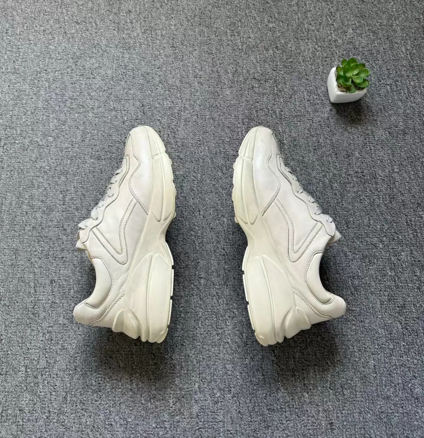 Gucci Gucci Distressed Dad Sneaker Ivory White US7 2x Worn Size US 7 / IT 37 - 3 Thumbnail