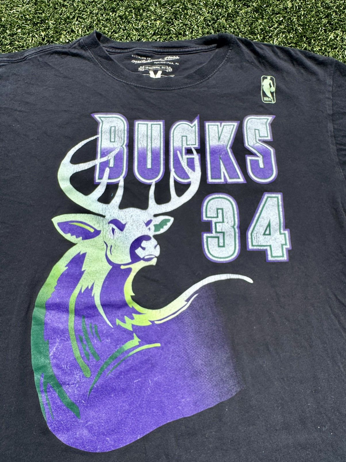 Mitchell & Ness Milwaukee Bucks Ray Allen Mitchell & Ness Jersey Size US M / EU 48-50 / 2 - 2 Thumbnail