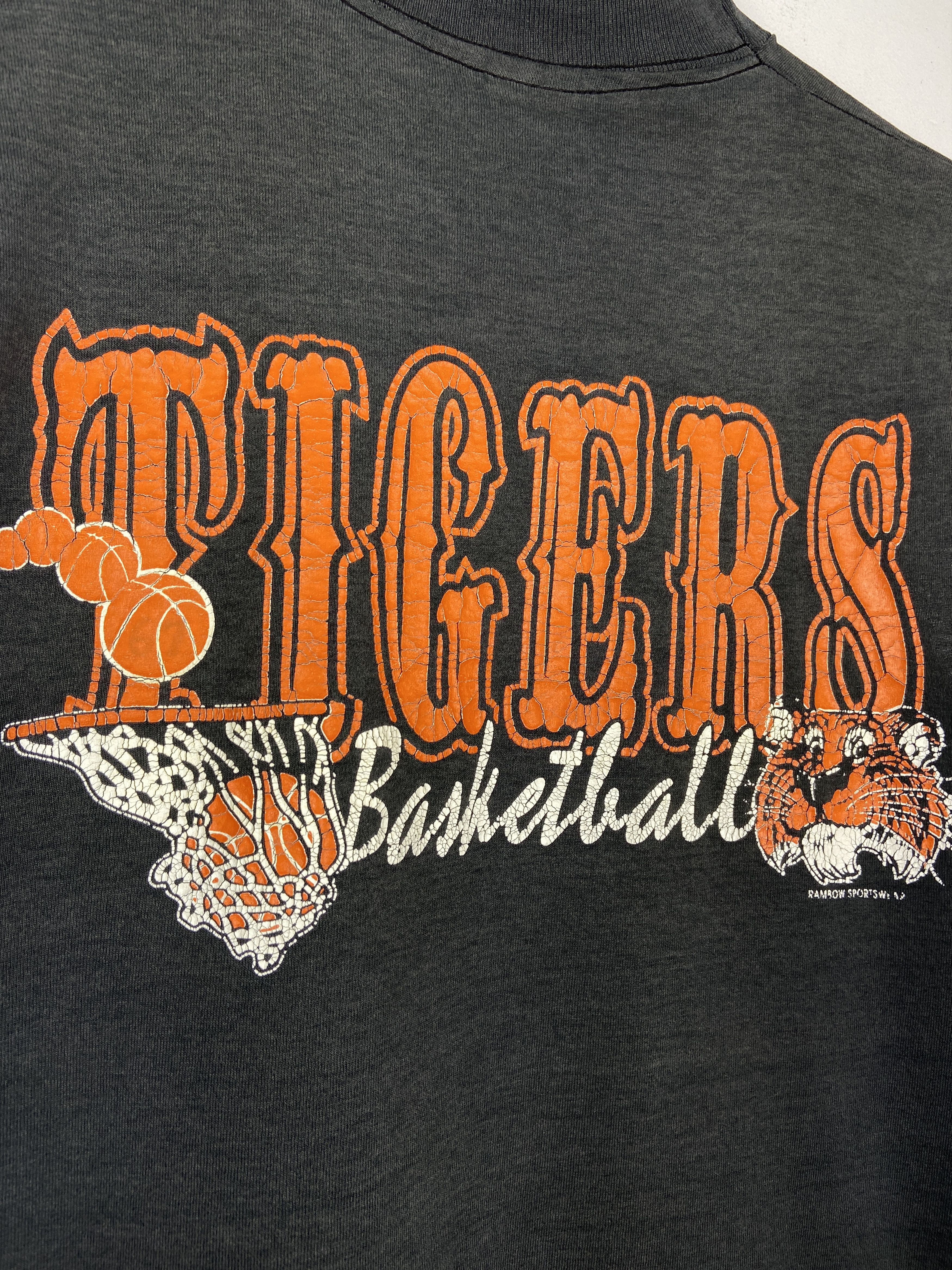 Vintage 90s Vintage Broverville Tigers Basketball College USA Tshirt Size US S / EU 44-46 / 1 - 4 Thumbnail
