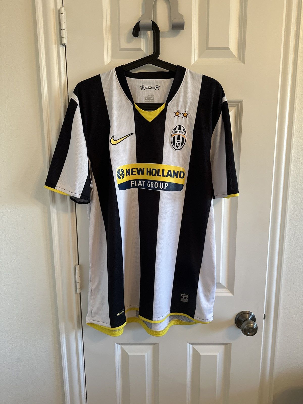 image of Nike Juventus Fc 2008-09 Home Kit in Black/White, Men's (Size XL)