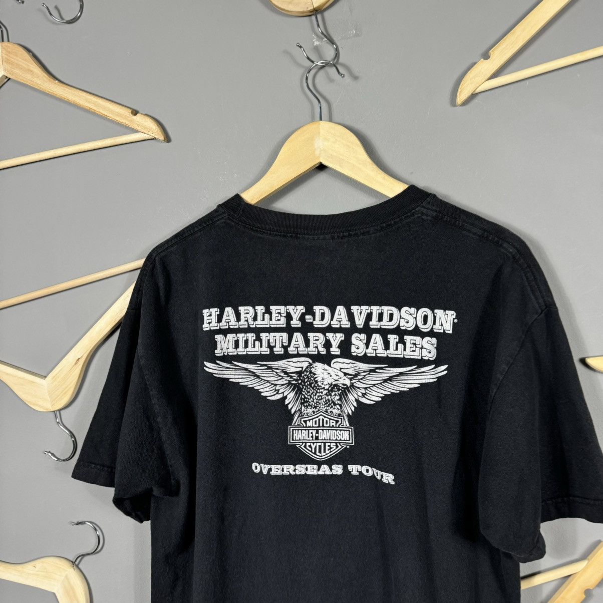Vintage Vintage Harley Davidson Military Sales Overseas Tour T-shirt Size US L / EU 52-54 / 3 - 11 Thumbnail