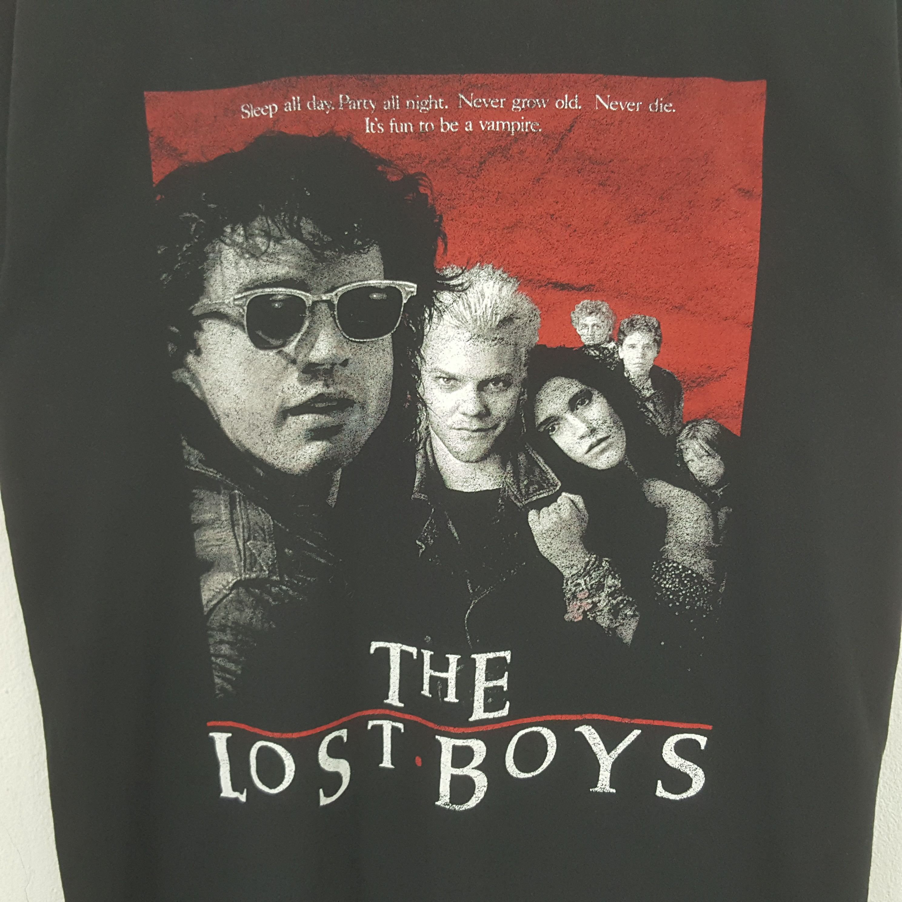 Vintage Vintage The Lost Boy's American Movie Tshirt RR4 Size US M / EU 48-50 / 2 - 2 Thumbnail