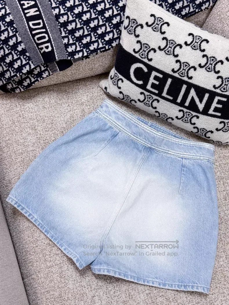 Chanel Chanel Gold coin denim shorts Size 24" / US 00 / IT 34 - 3 Thumbnail