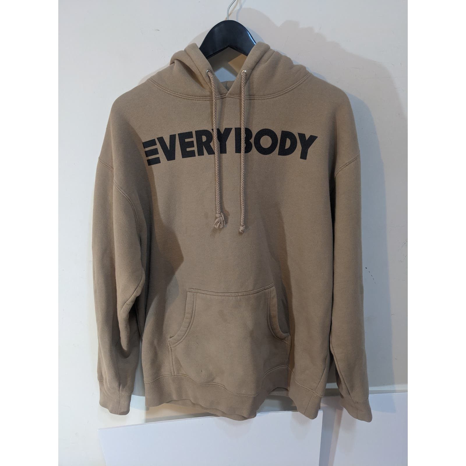 Everybody tan hoodie clearance