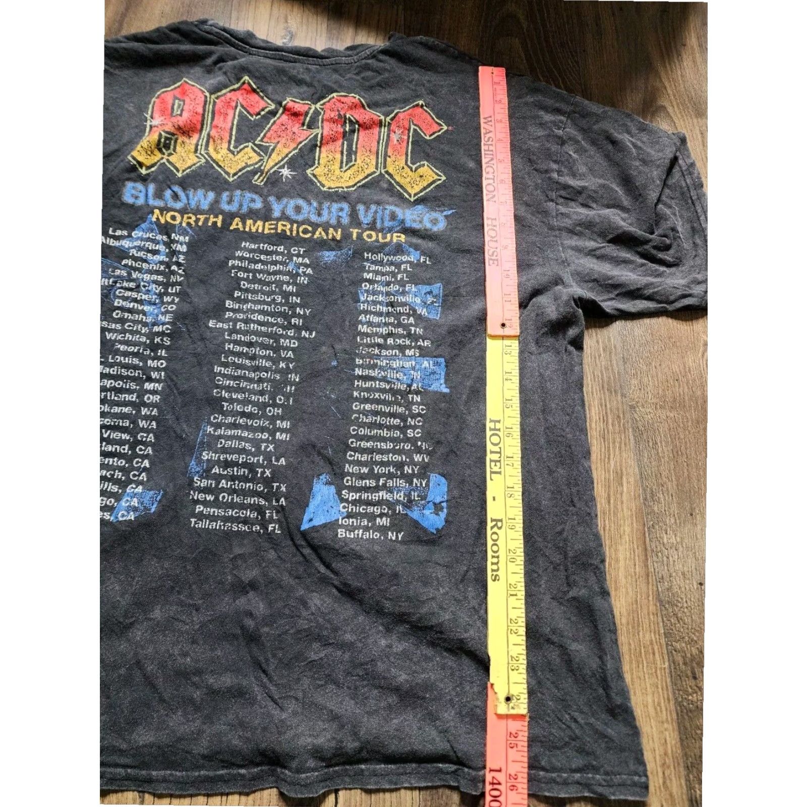 Urban Outfitters VINTAGE AC/DC Blow Up Your Video Retro Black Short Sleeve Mens L T Shirt Cotton Size US L / EU 52-54 / 3 - 3 Thumbnail