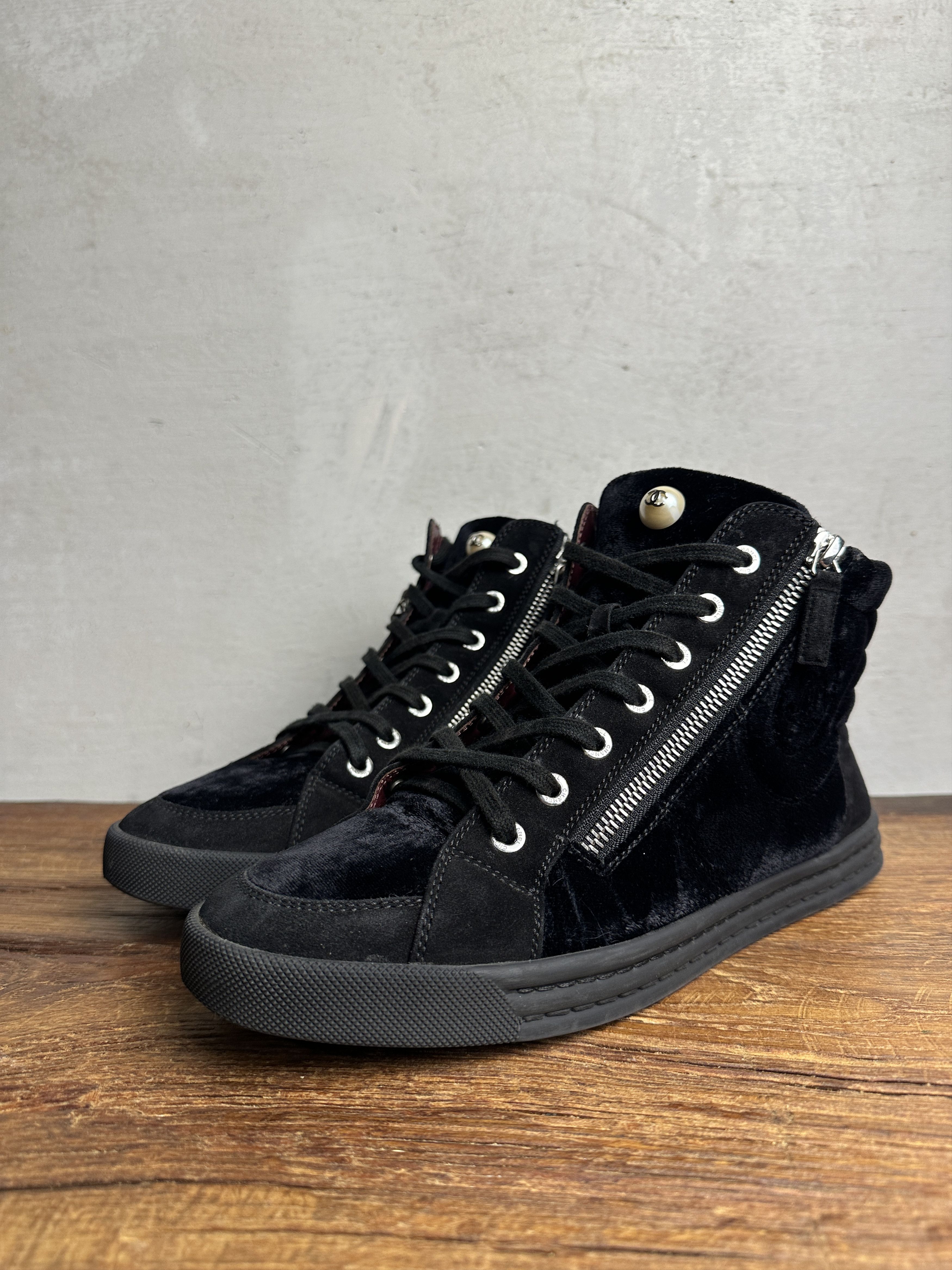 Chanel Chanel Velvet Pearl Logo Sneakers Size US 9 / IT 39 - 1 Thumbnail