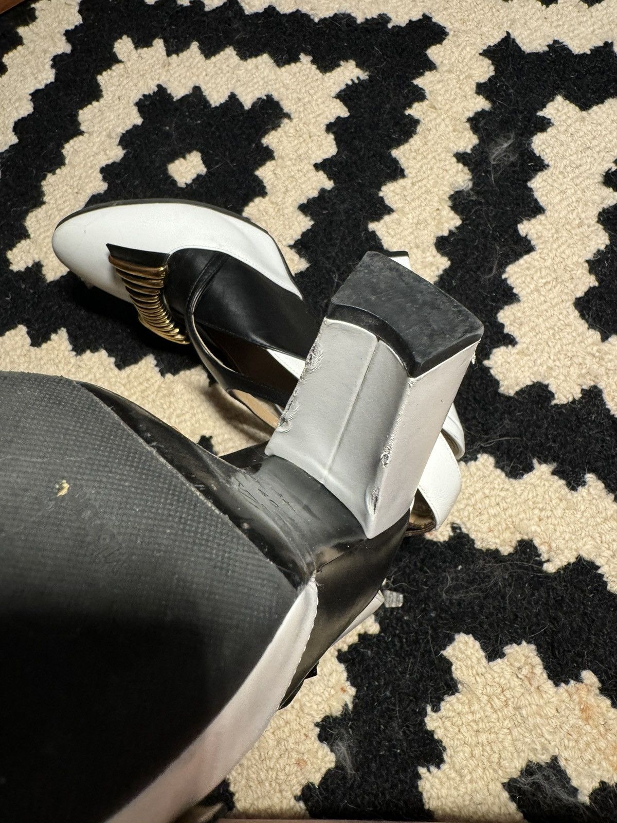Louis Vuitton Louis Vuitton White/Black Leather Headline Slingback Pumps Size US 10 / IT 40 - 7 Thumbnail