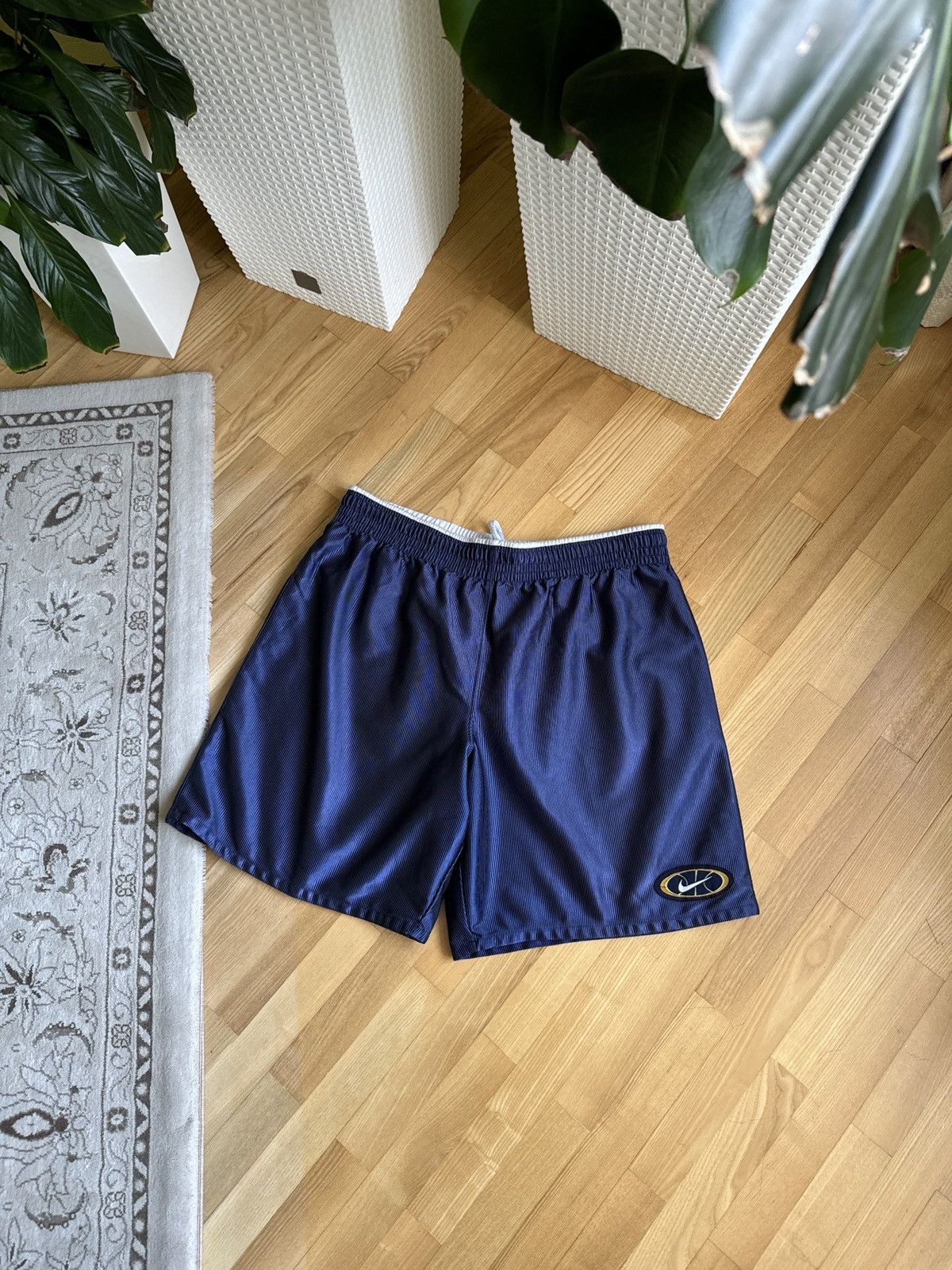 NBA × Nike × Vintage Vintage 90s Nike Basketball Reversible Shorts Big Logo Size US 36 / EU 52 - 1 Thumbnail
