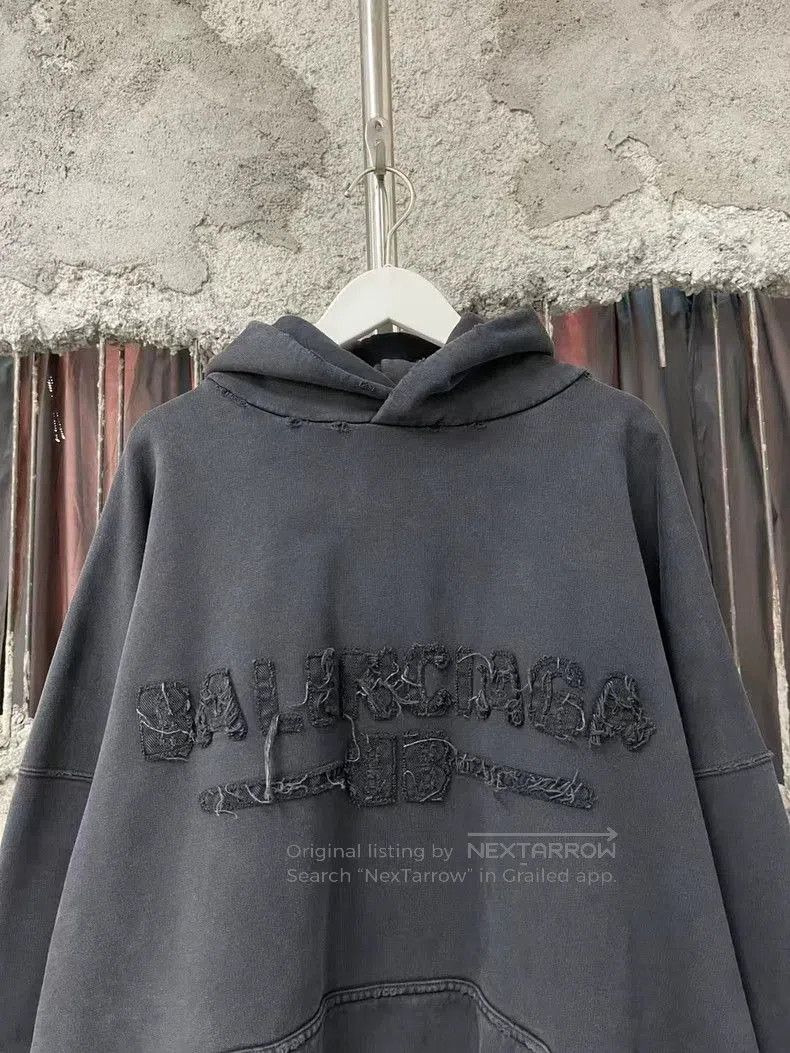 Balenciaga Balenciaga Black Distressed Logo Hoodie. Size US S / EU 44-46 / 1 - 3 Thumbnail
