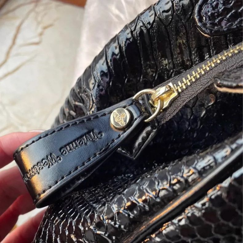 Vivienne Westwood Vivienne Westwood size os Retro wind snake skin pattern ant Size ONE SIZE - 4 Thumbnail