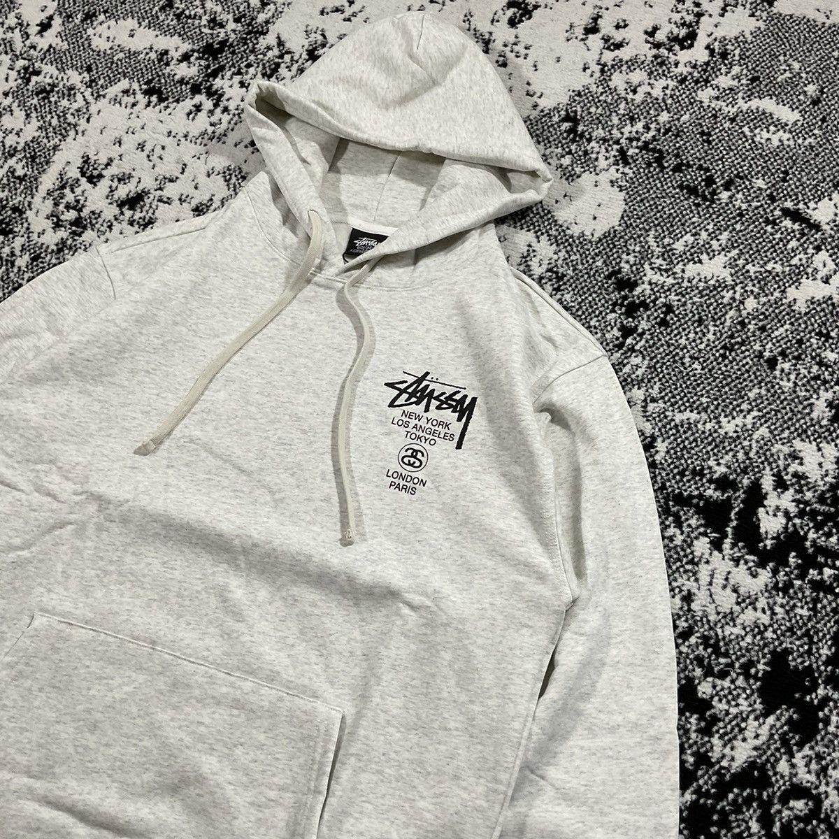 Stussy STUSSY WORLD TOUR HOODIE IN ASH HEATHER SIZE LARGE Size US L / EU 52-54 / 3 - 4 Thumbnail