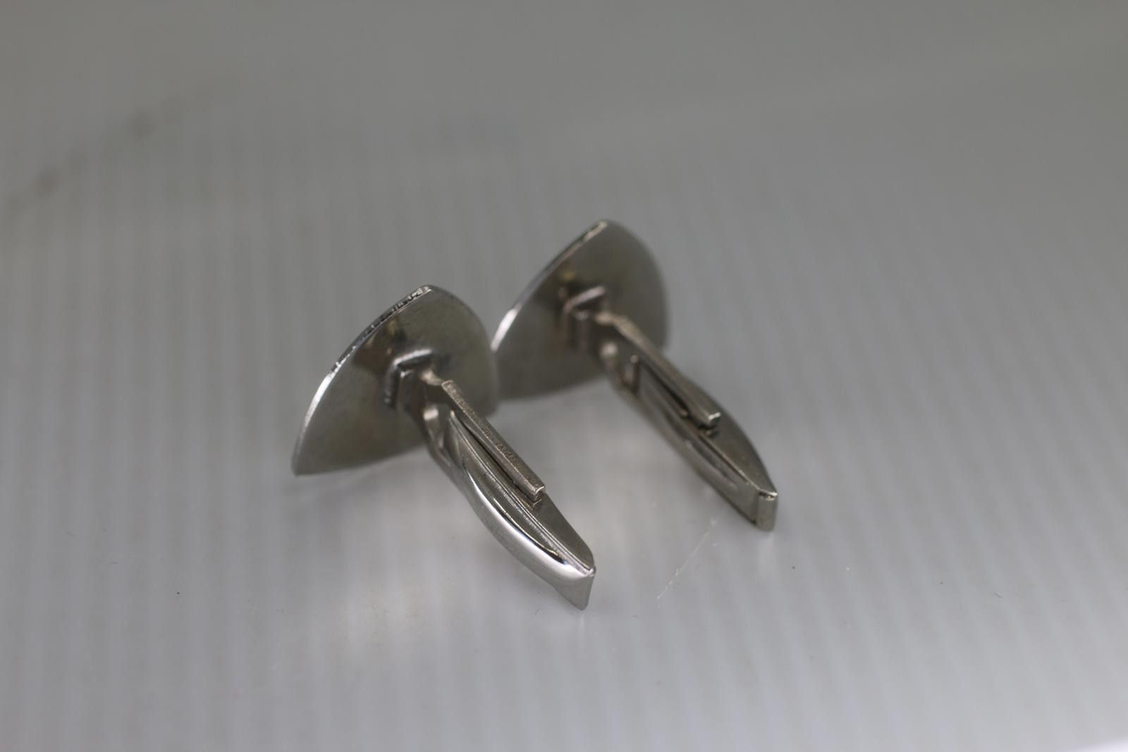 The Unbranded Brand Vintage Silver-Tone Sculpted Cufflinks Modern Design Size ONE SIZE - 3 Thumbnail
