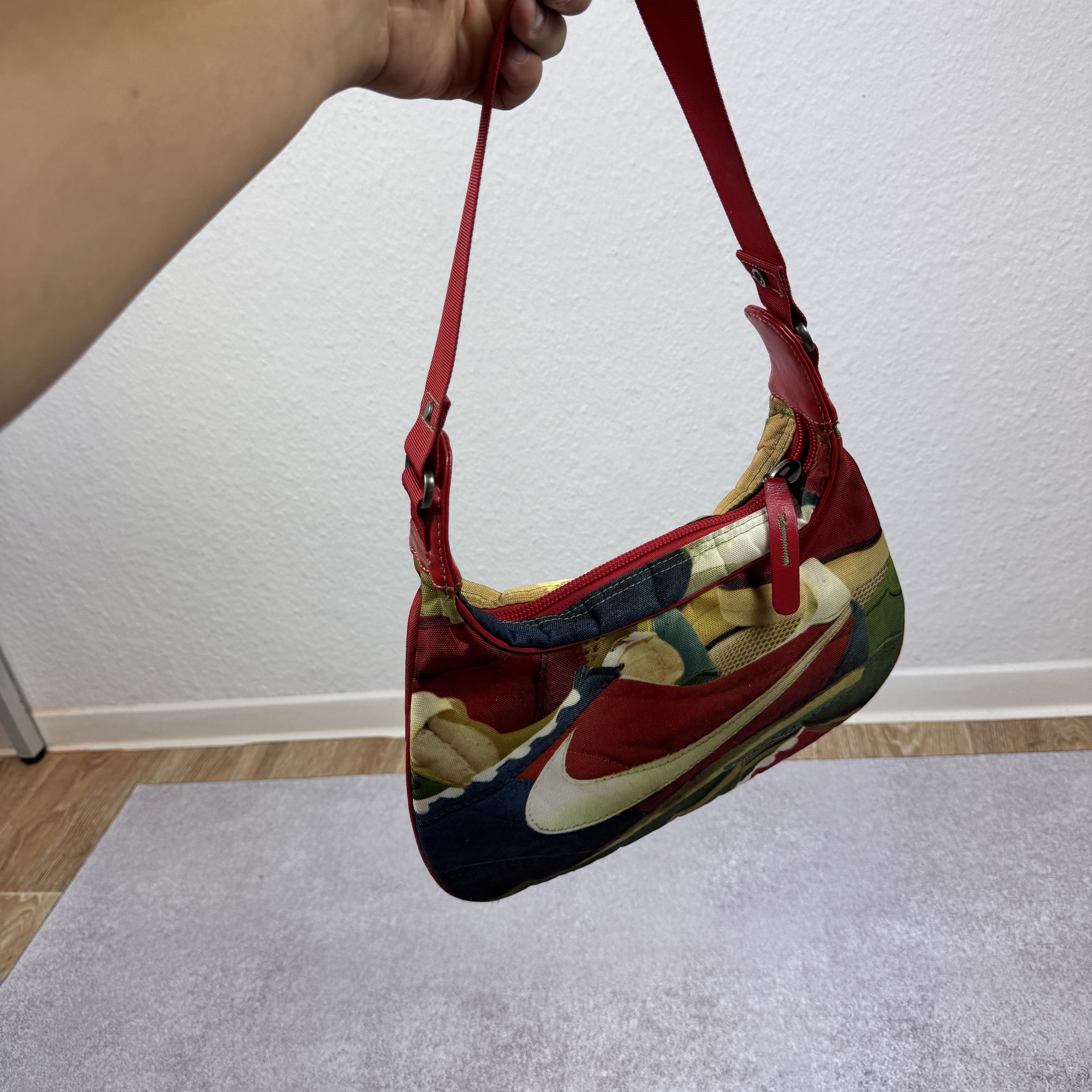 Nike Vintage Nike Women`s Sling Shoulder Bag Y2K Size ONE SIZE - 4 Thumbnail