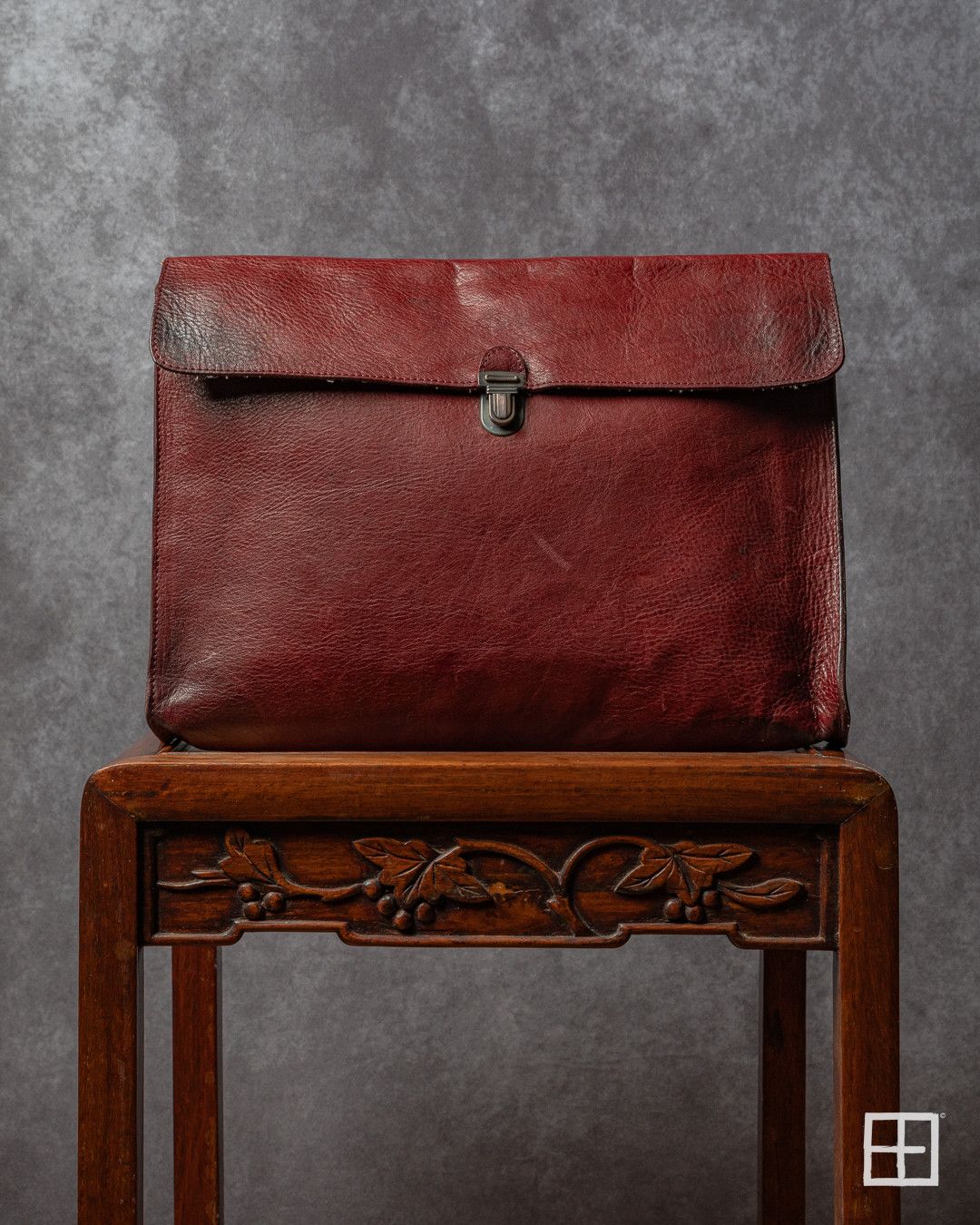 Cherevichkiotvichki Cherevichkiotvichki Aged Leather Lock Clutch Bag Size ONE SIZE - 1 Thumbnail