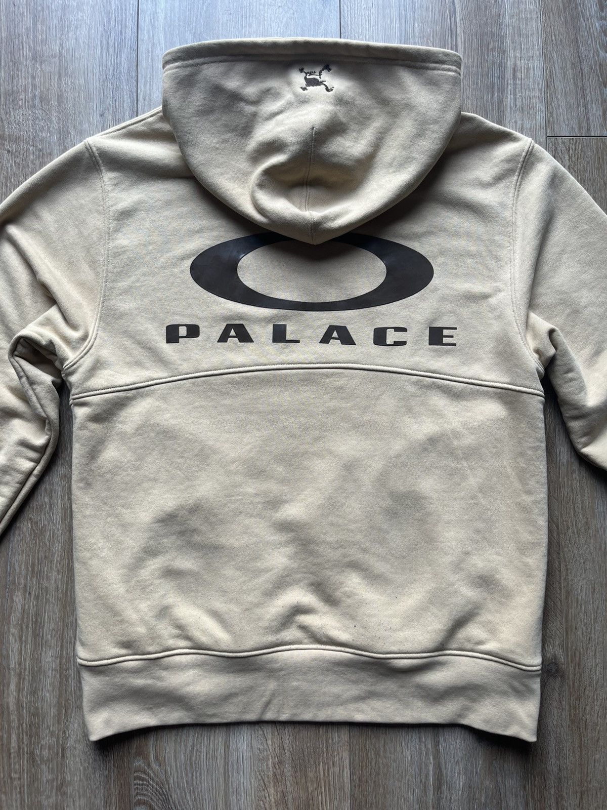 Palace Oakley Hood | Grailed