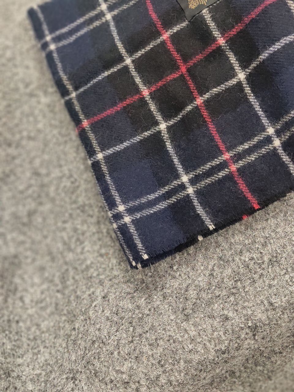 Barbour Barbour Classic woolen scarf in a dark blue check Unisex Size ONE SIZE - 5 Thumbnail