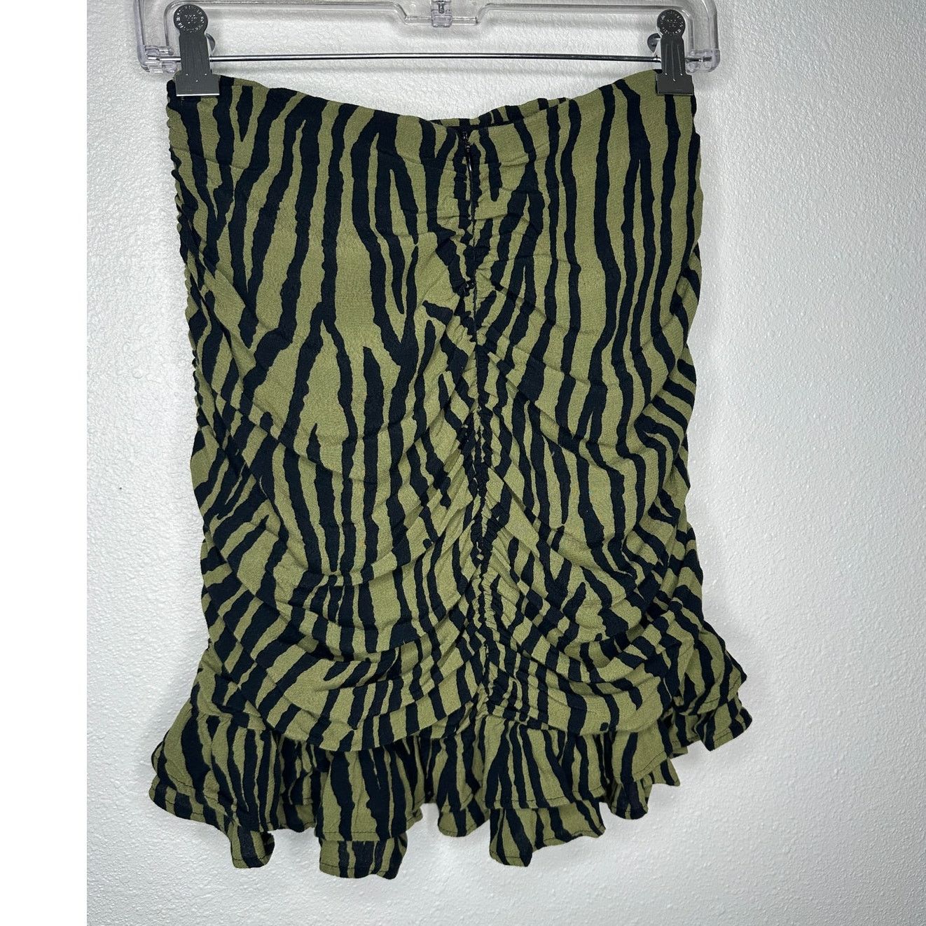 Zara ZARA Green Zebra Print Ruched Mini Skirt XS Ruffle Hem Zip Size 24" / US 00 / IT 34 - 8 Thumbnail