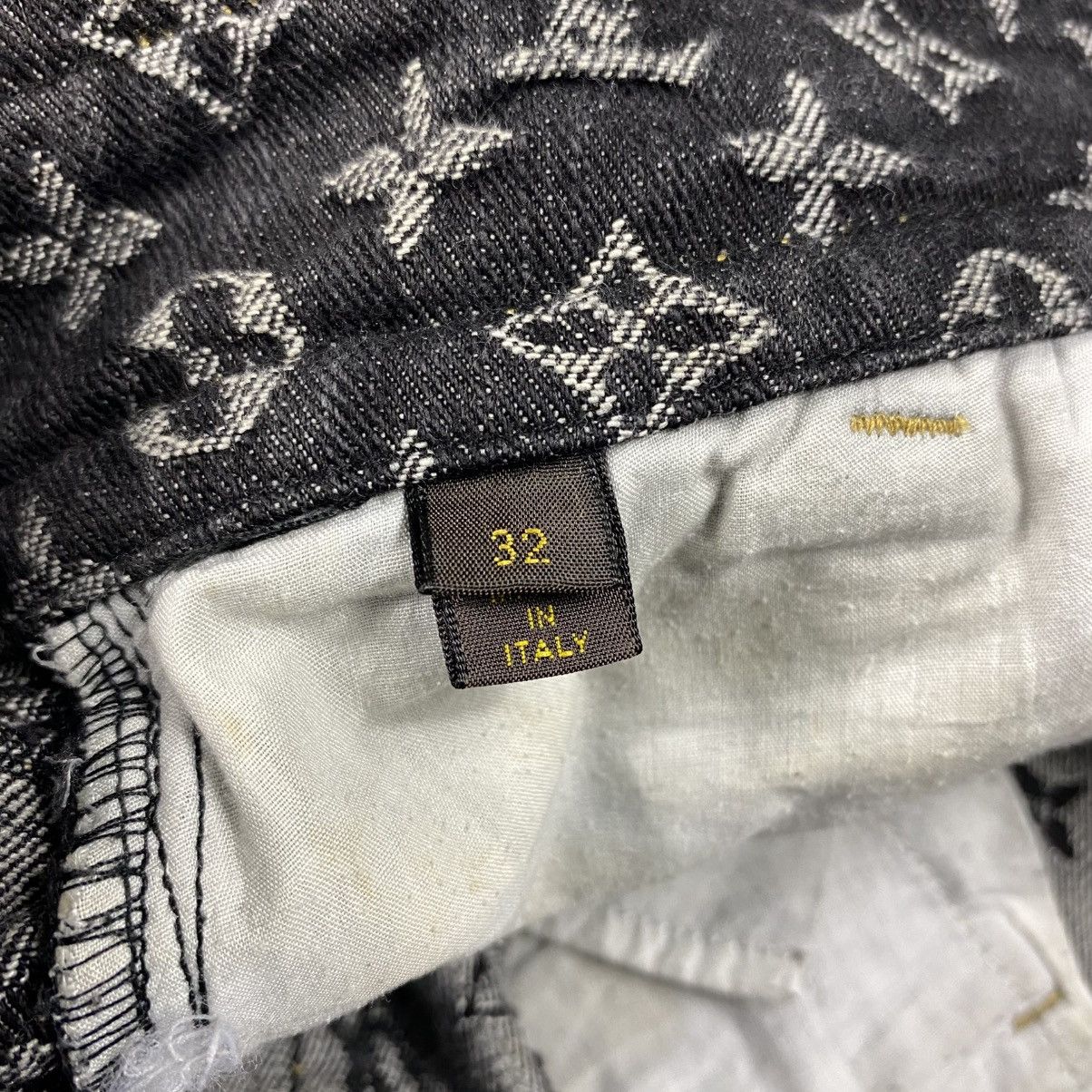 Louis Vuitton Louis Vuitton - Monogram Mini Denim Short Size 28" / US 6 / IT 42 - 8 Thumbnail