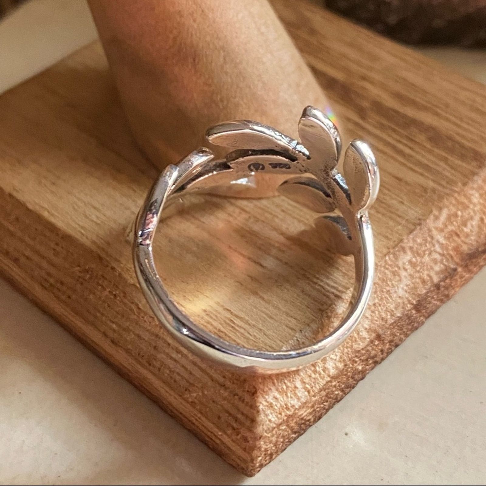 The Unbranded Brand Vines Sterling Silver Leaves Ring Size ONE SIZE - 6 Thumbnail