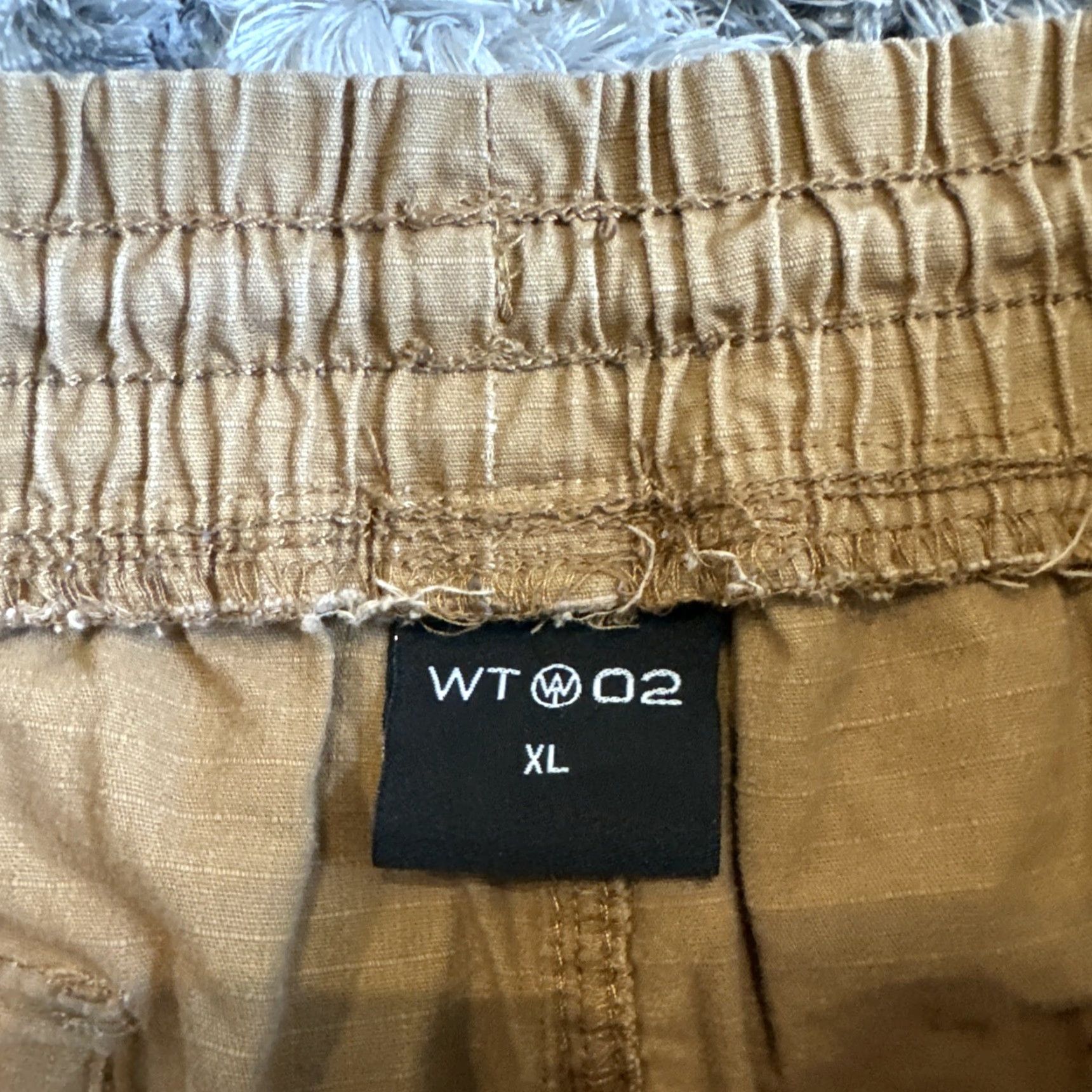 X-LARGE VINTAGE Cargo Men Khakis Shorts XL Beige Adjustable Waist Summer Y2K Inseam 8 Pants Size US 36 / EU 52 - 4 Thumbnail