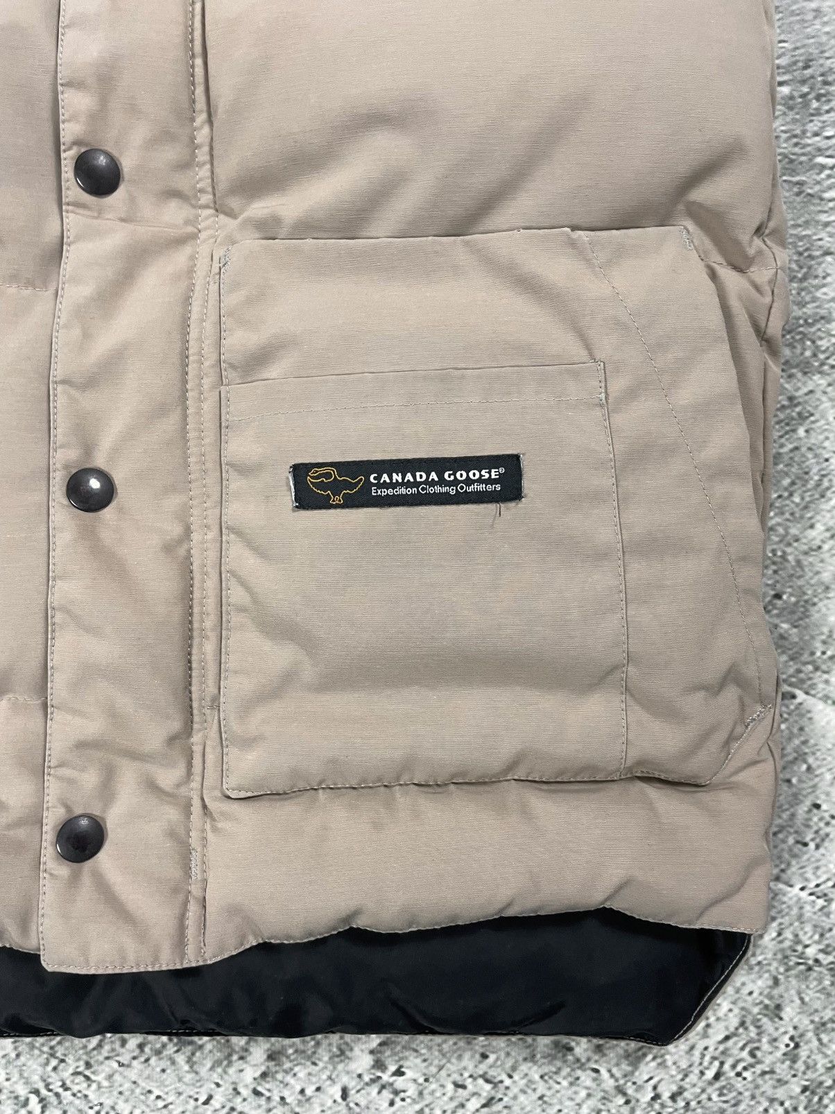 Canada Goose Canada Goose vintage beige puffer vest Size US M / EU 48-50 / 2 - 2 Thumbnail
