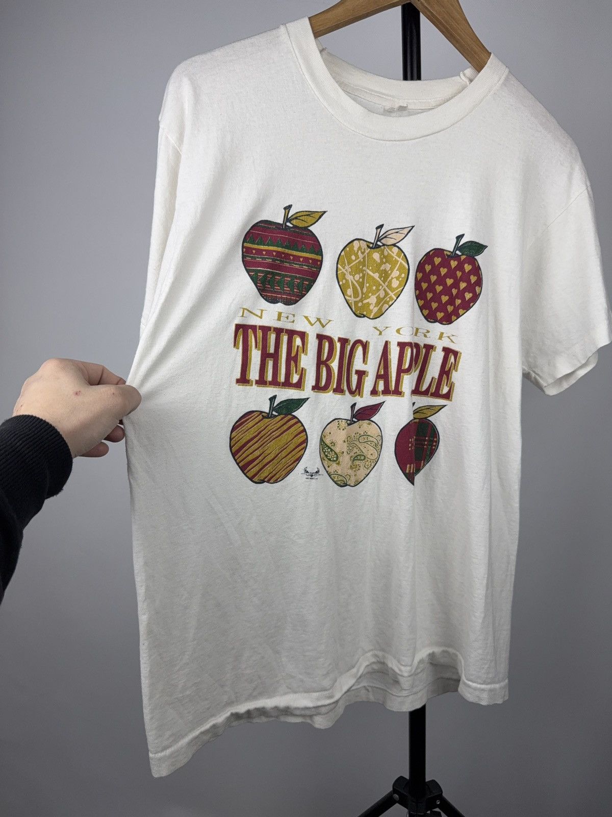 Vintage Vintage 1995 New York Big Apple Graphic Tourist T Shirt Size US L / EU 52-54 / 3 - 6 Thumbnail