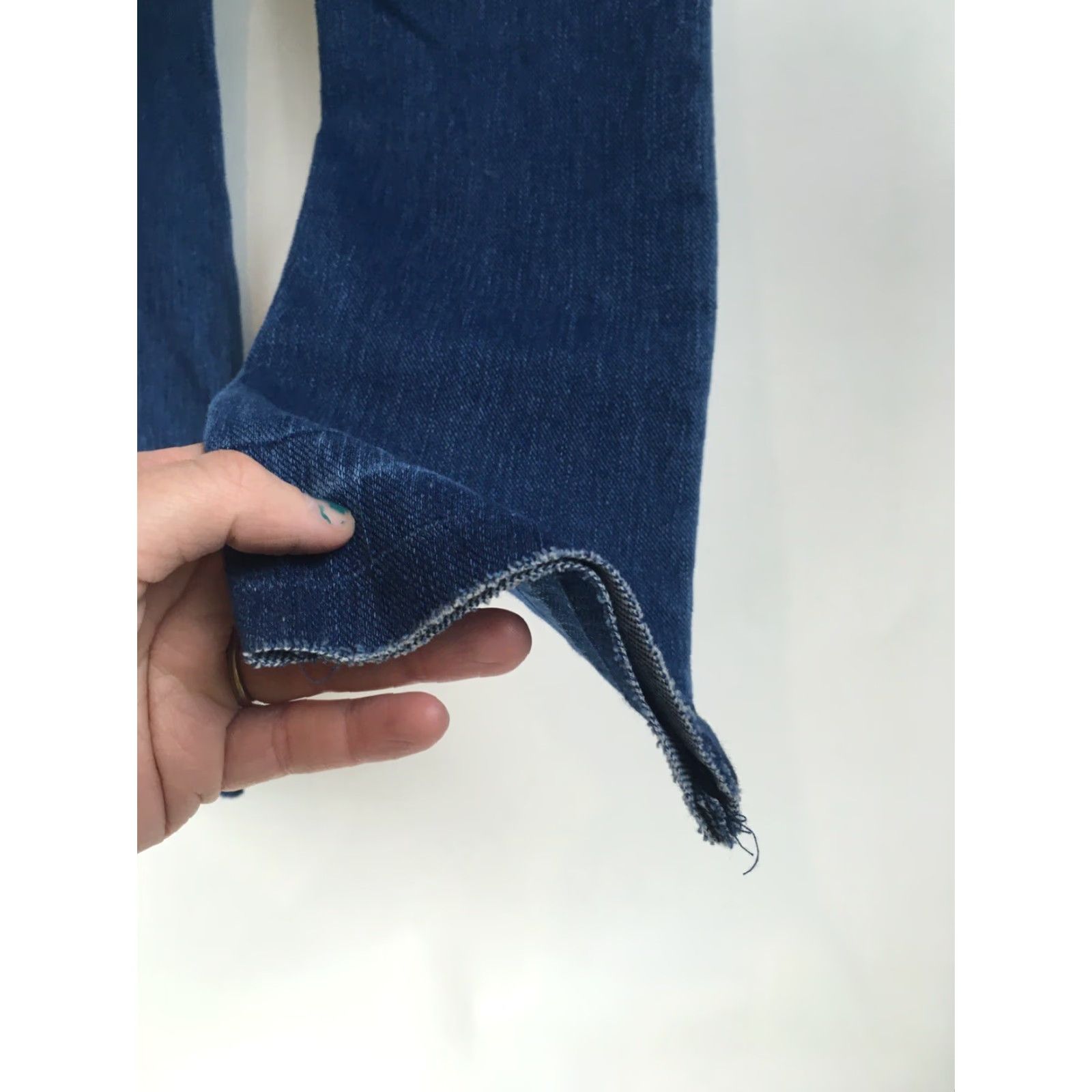 Isaac Mizrahi Isaac Mizrahi Live Jeans Women's Size 2 Slim Elastic Waist Blue Denim Raw Hem Knit 28in Inseam Womens Tailored Slimming Modern 90s? Size 26" / US 2 / IT 38 - 4 Thumbnail