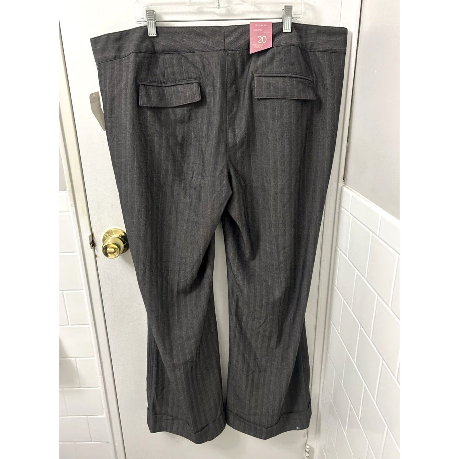 Old Navy Old Navy Dress Pants Womens Regular Size 42x33 Grey Herringbone Pinstripe Wide-Leg Cuffed NWT Size 28" / US 6 / IT 42 - 6 Thumbnail