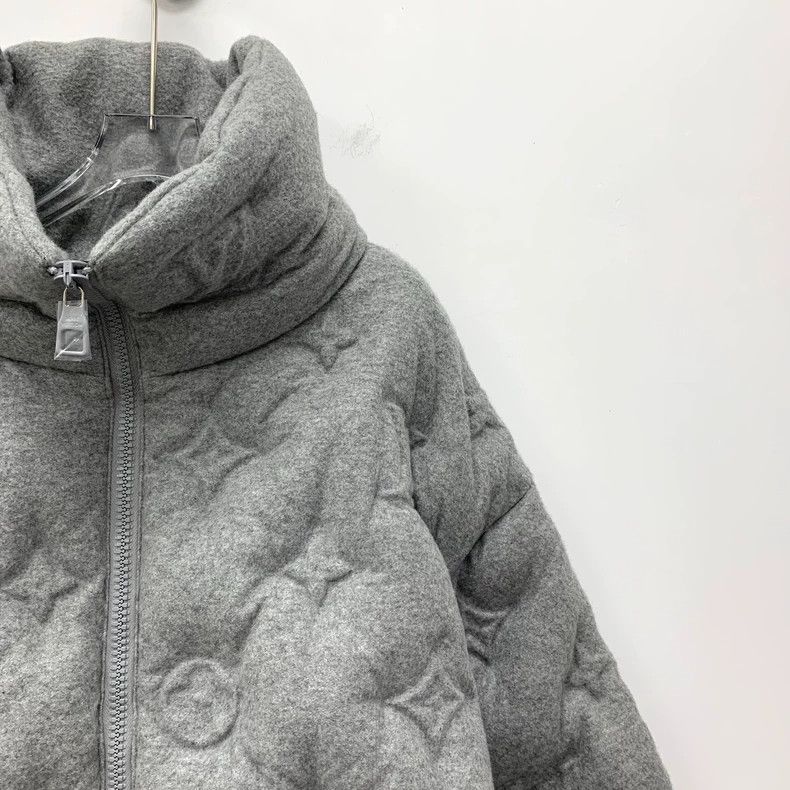 Louis Vuitton Louis Vuitton Grey logo embossed cashmere long sleeve jack Size US S / EU 44-46 / 1 - 3 Thumbnail