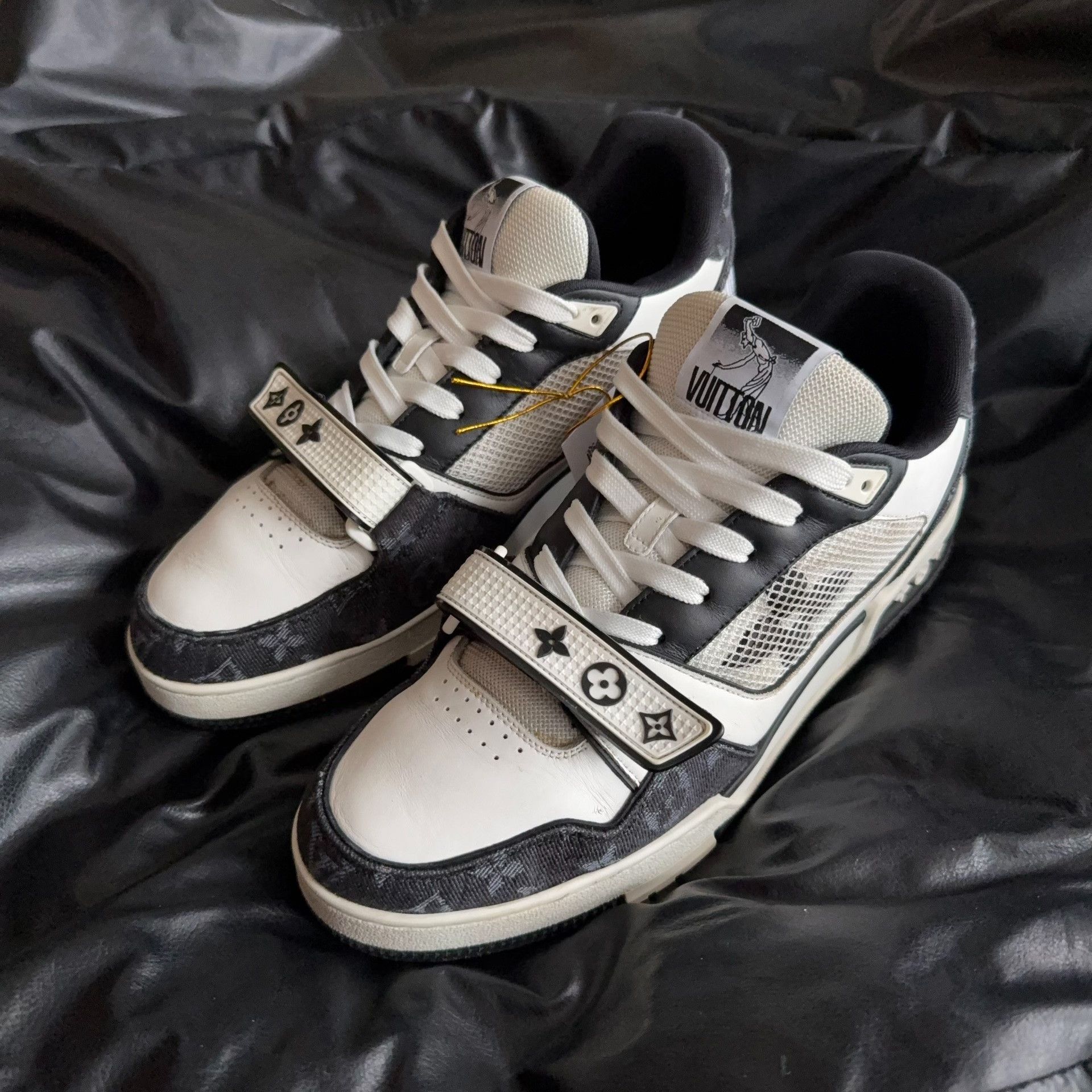 Louis Vuitton Louis Vuitton Training Black Lowtop Sneakers 9 Men Size US 9 / EU 42 - 1 Thumbnail