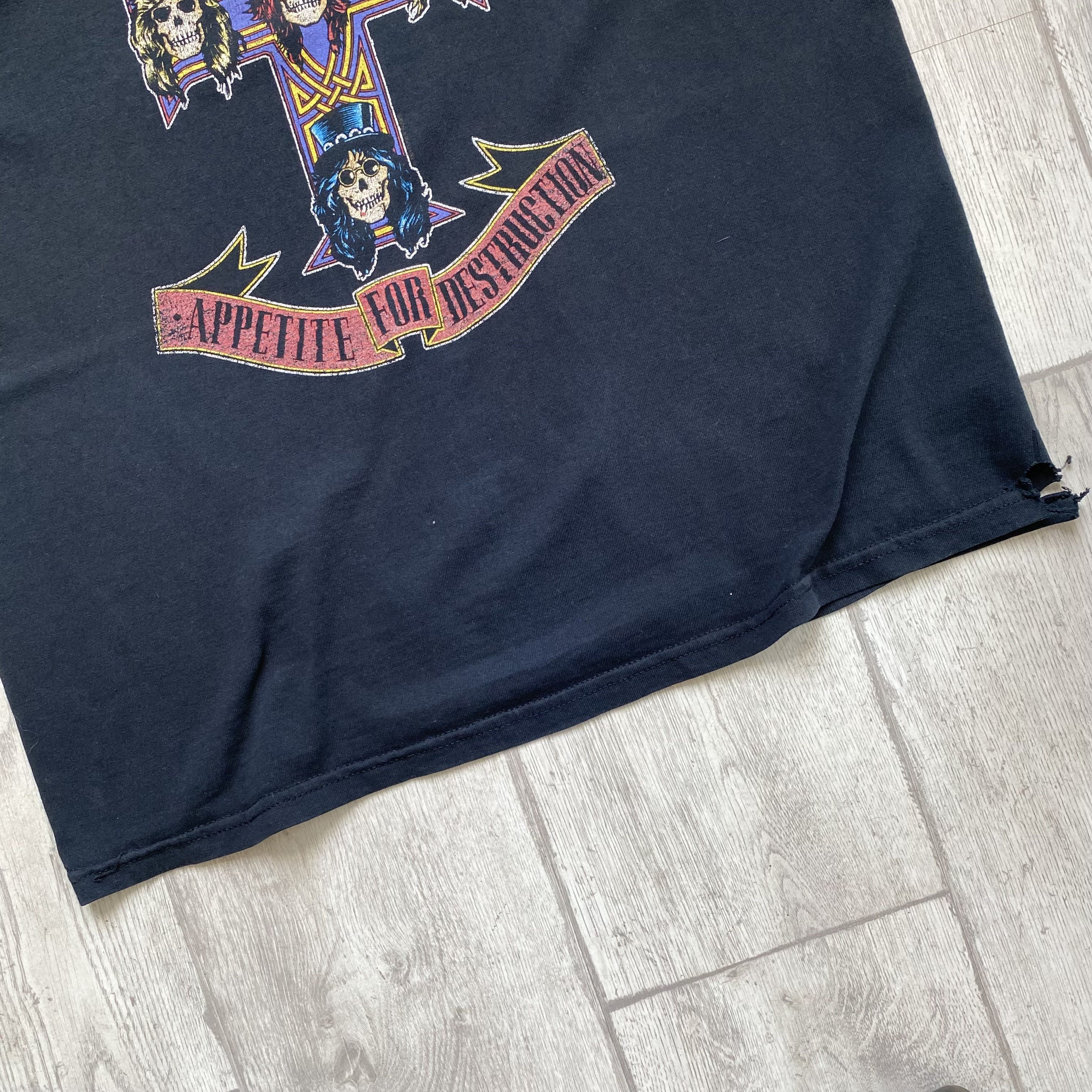 Guns N' Roses 🎸 Trashed Vintage 00s Gun's n roses Tee Rock Band Size US L / EU 52-54 / 3 - 4 Thumbnail