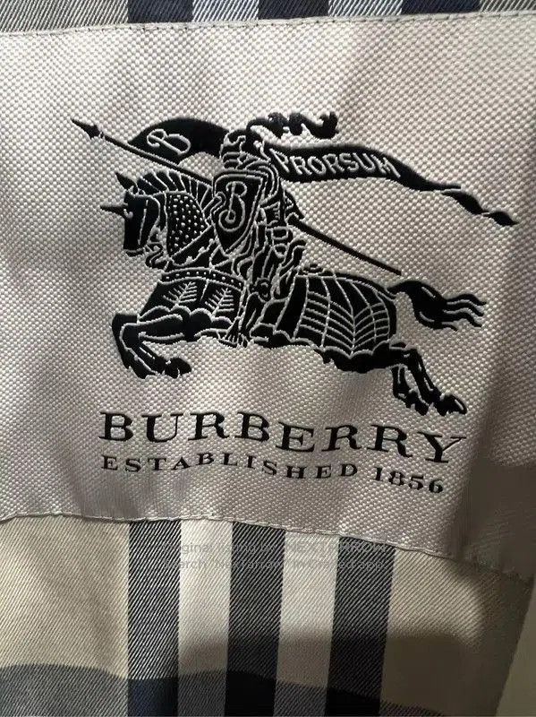 Burberry Burberry Women's Trench Coat in Khaki. Size XS / US 0-2 / IT 36-38 - 4 Thumbnail