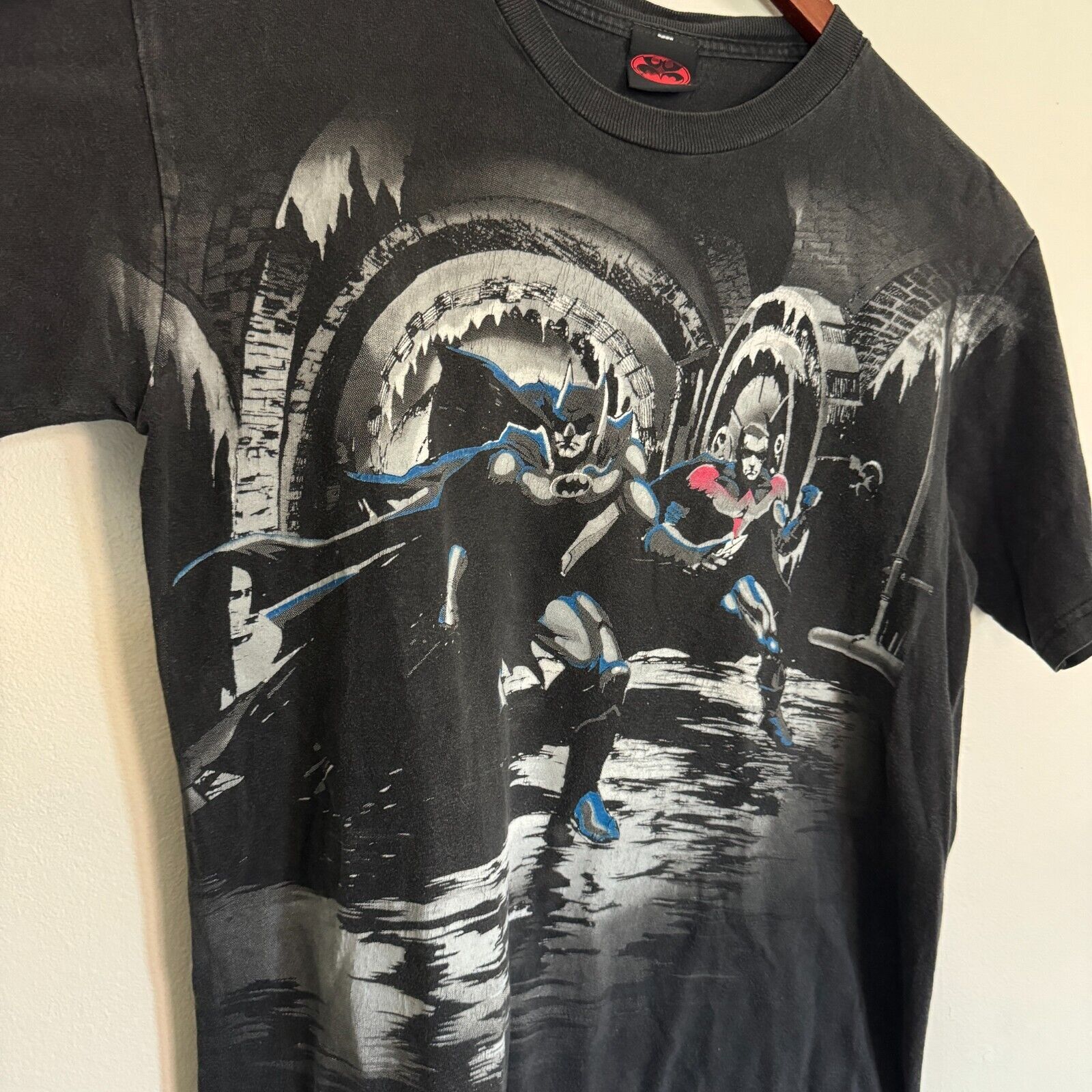 DC Comics Vintage 1997 Batman Robin Movie AOP Large Cave Comic T-Shirt Size US L / EU 52-54 / 3 - 2 Thumbnail