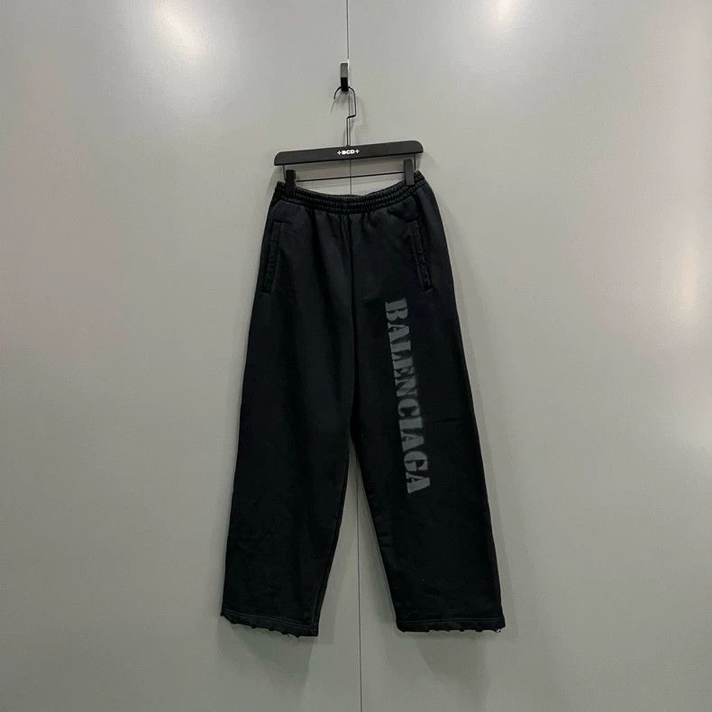 Balenciaga Balenciaga Distressed Logo Print Pants Size US 26 / EU 42 - 1 Thumbnail