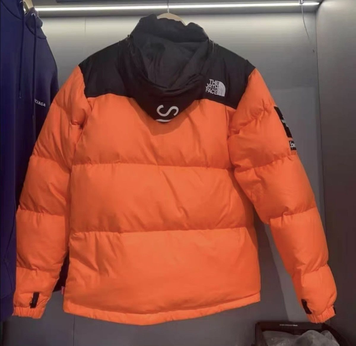Supreme × The North Face Supreme tnf the north face orange nuptse Jacket Size US S / EU 44-46 / 1 - 2 Thumbnail