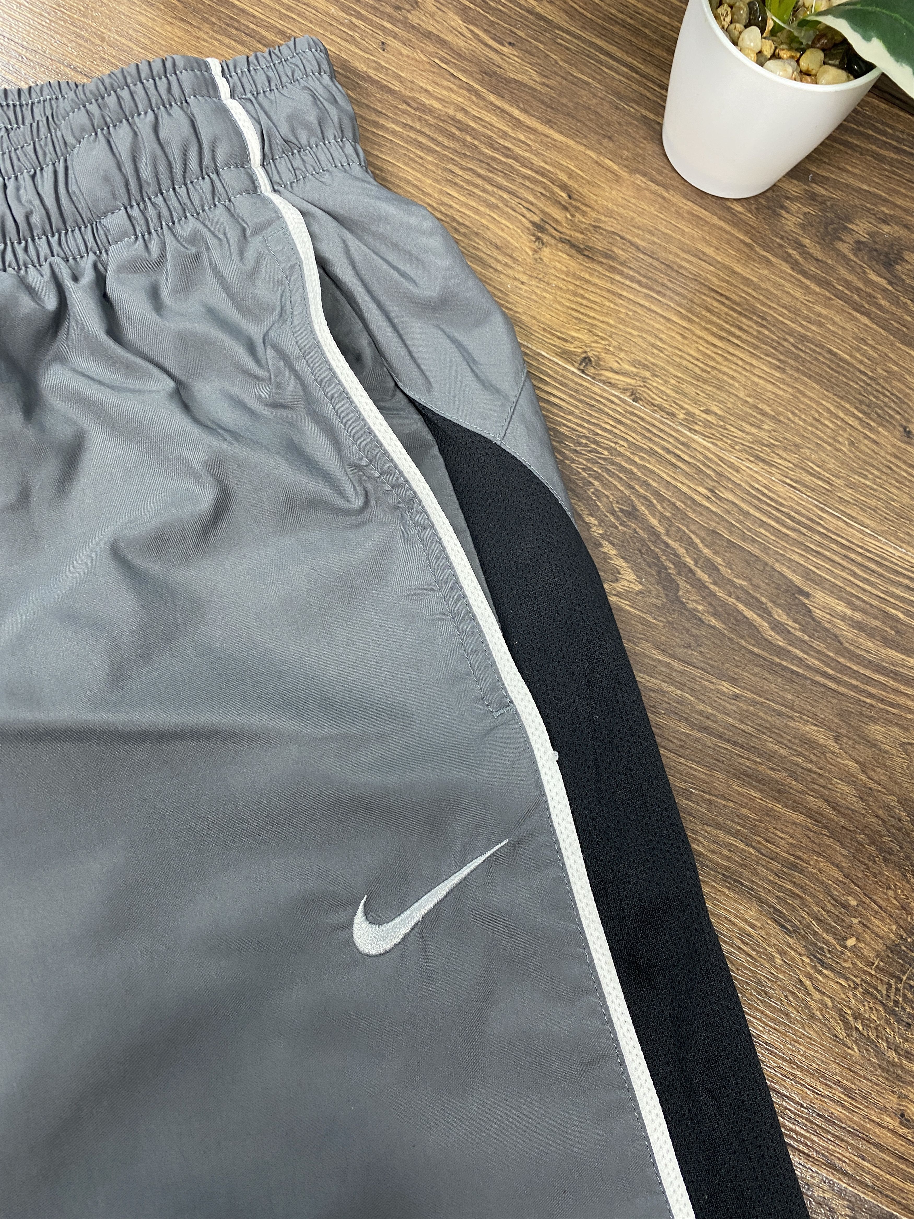 Nike Nike vintage nylon shorts y2k Size US 34 / EU 50 - 3 Thumbnail