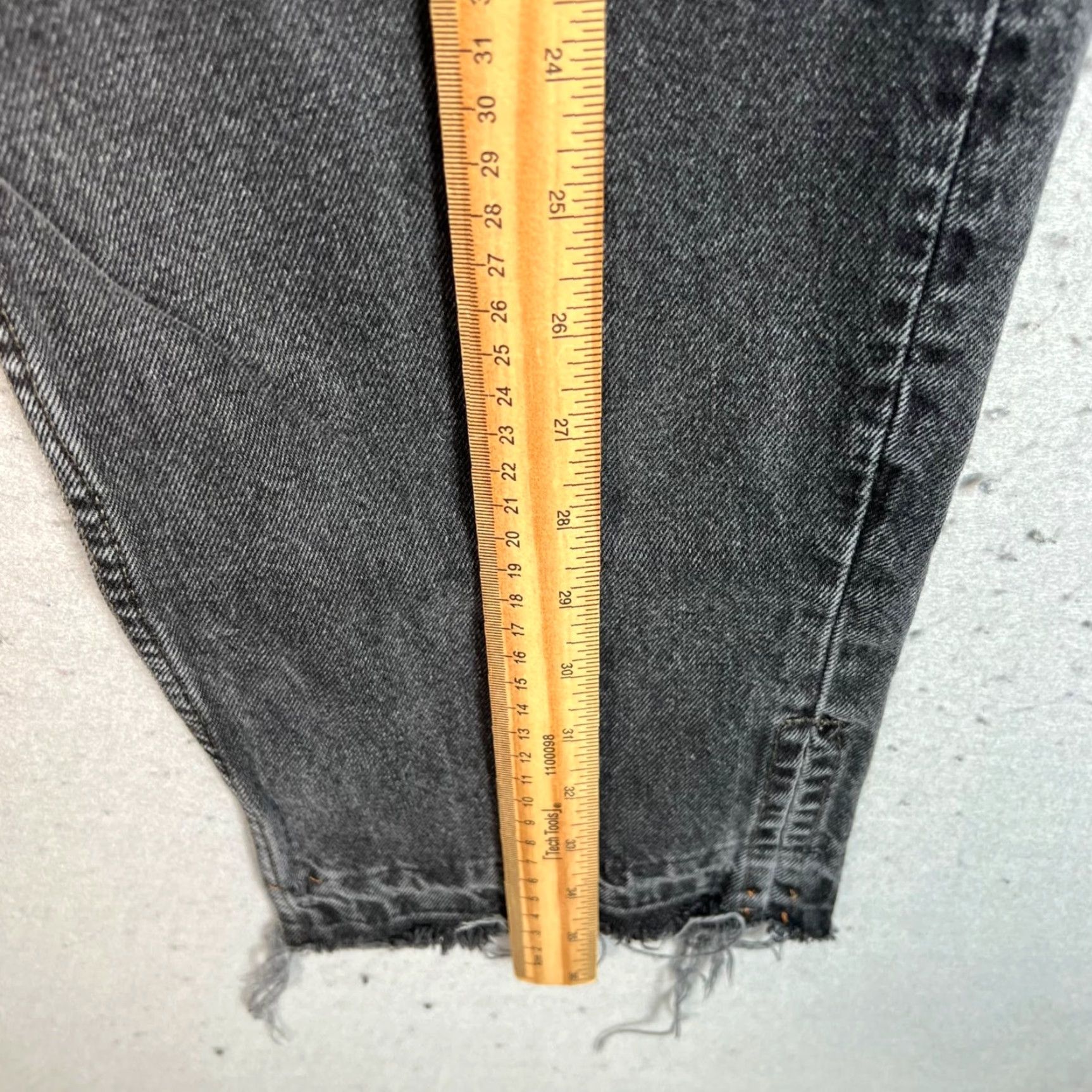 Vintage We The Free Distressed Black High-Waisted Straight Leg Jeans Raw Hem Womens 2 Size 28" / US 6 / IT 42 - 6 Thumbnail