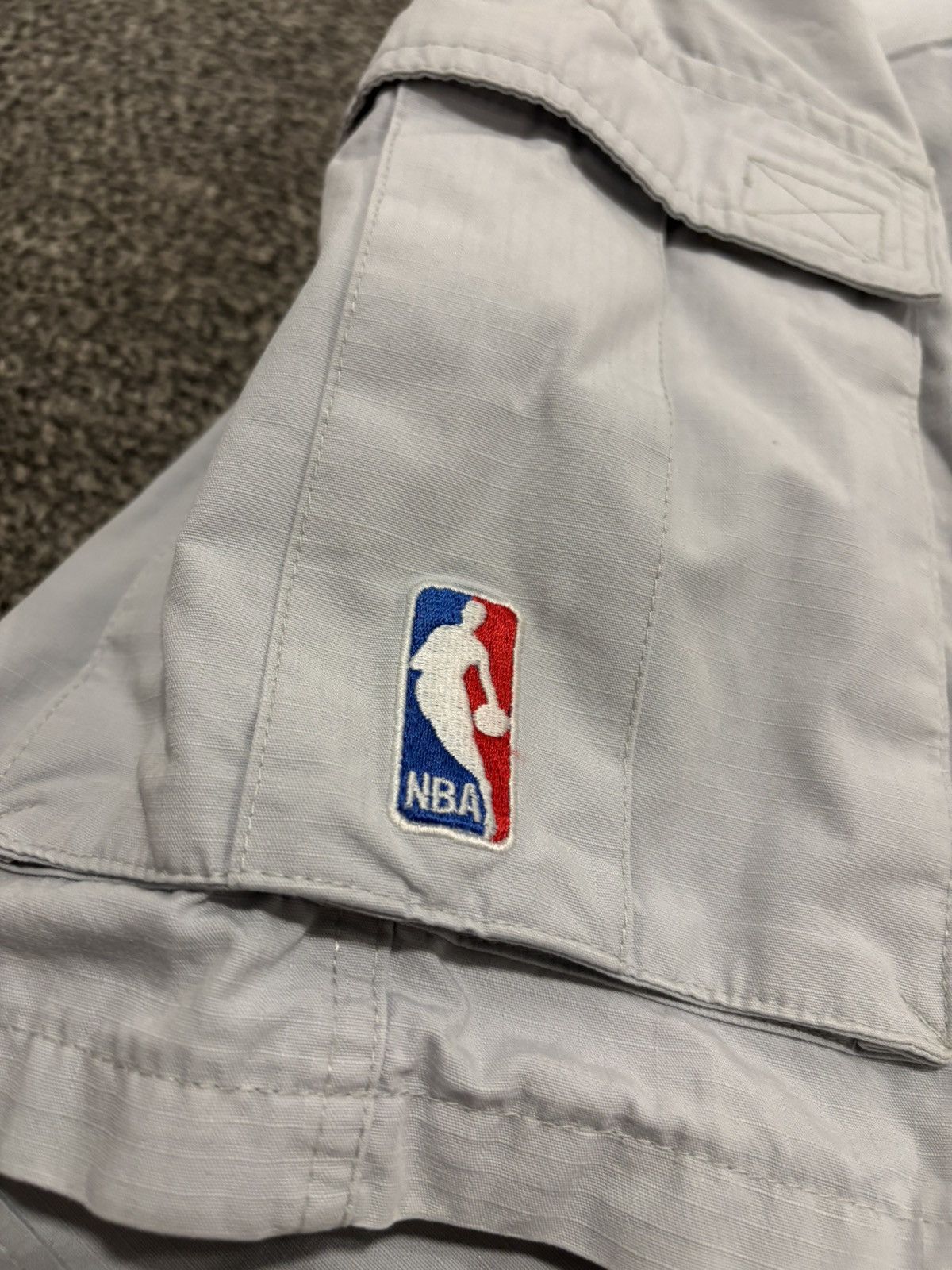 Adidas 00’s Adidas NBA Cargo Pockets Shorts Size US 34 / EU 50 - 4 Thumbnail
