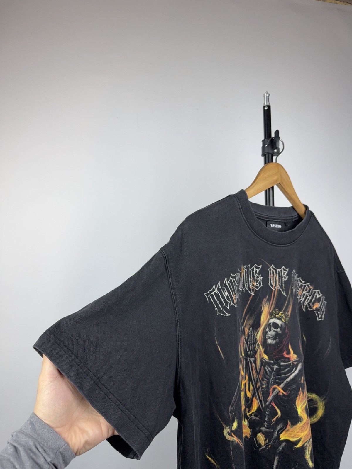 Japanese Brand 00s Reserff “Throne of Mercy” Burning Skeleton Faded Tee L Size US L / EU 52-54 / 3 - 6 Thumbnail