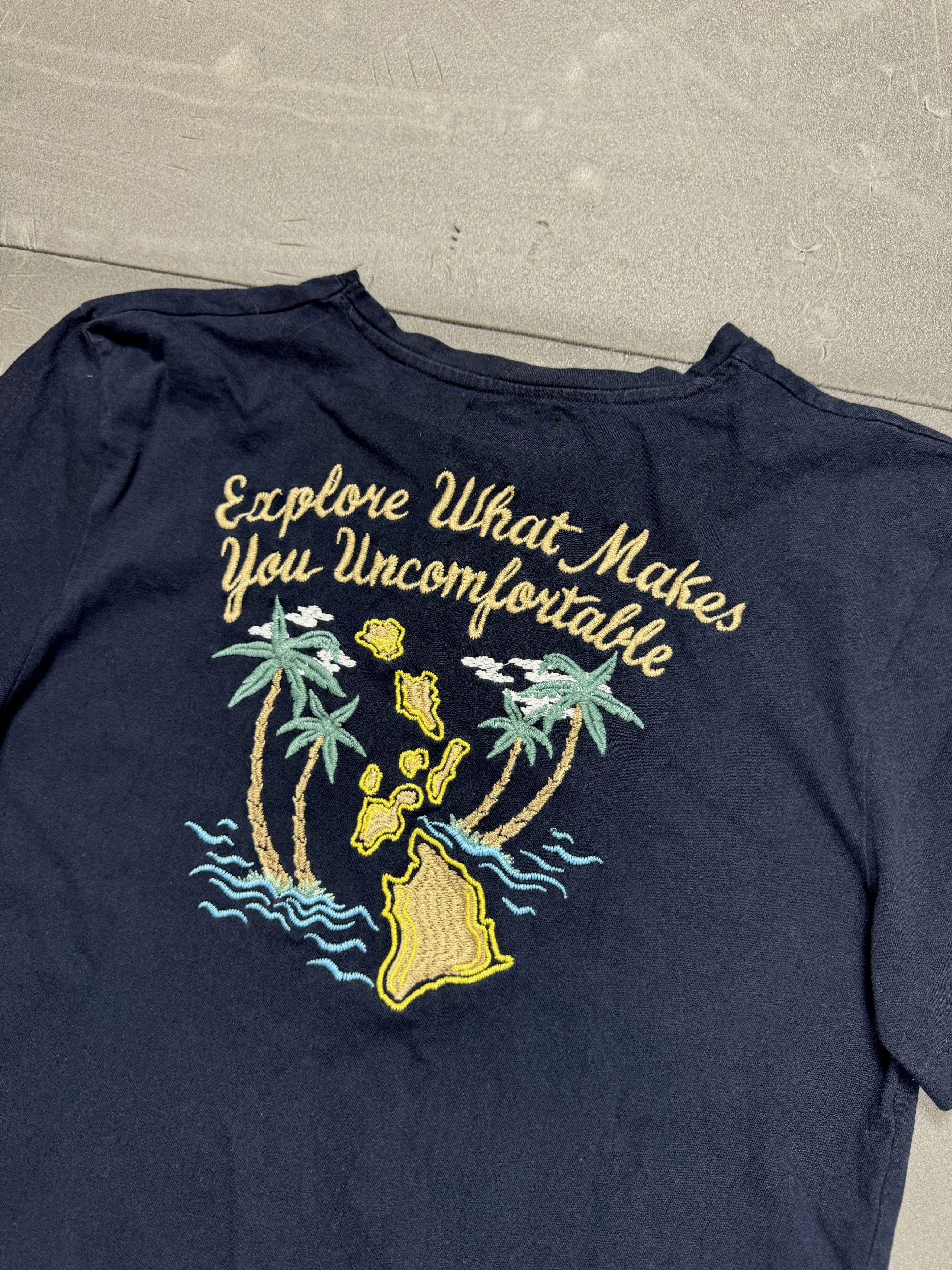 Zara Zara navy T-shirt big embroidered print havaiian y2k Size US S / EU 44-46 / 1 - 8 Thumbnail