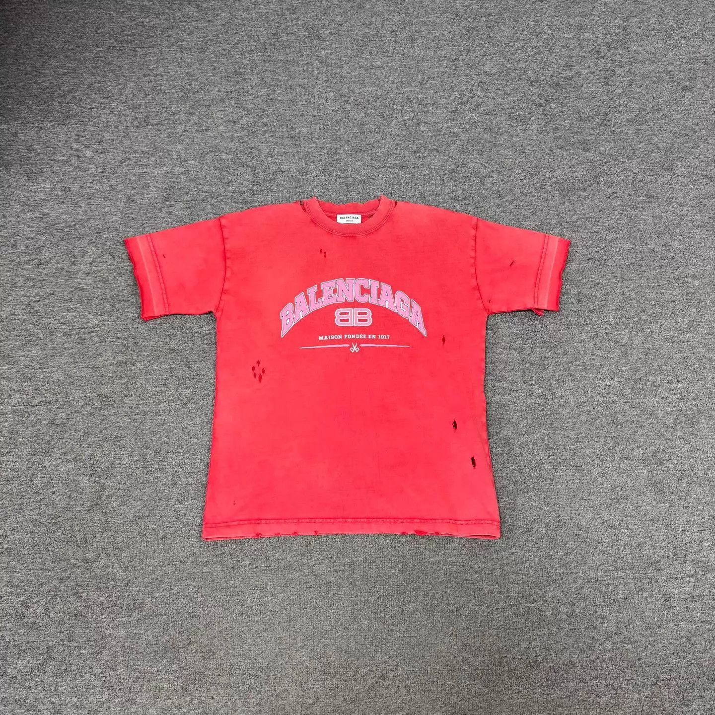 Balenciaga Balenciaga Red Distressed Ripped Print Tee XS 99New Size XS / US 0-2 / IT 36-38 - 1 Thumbnail