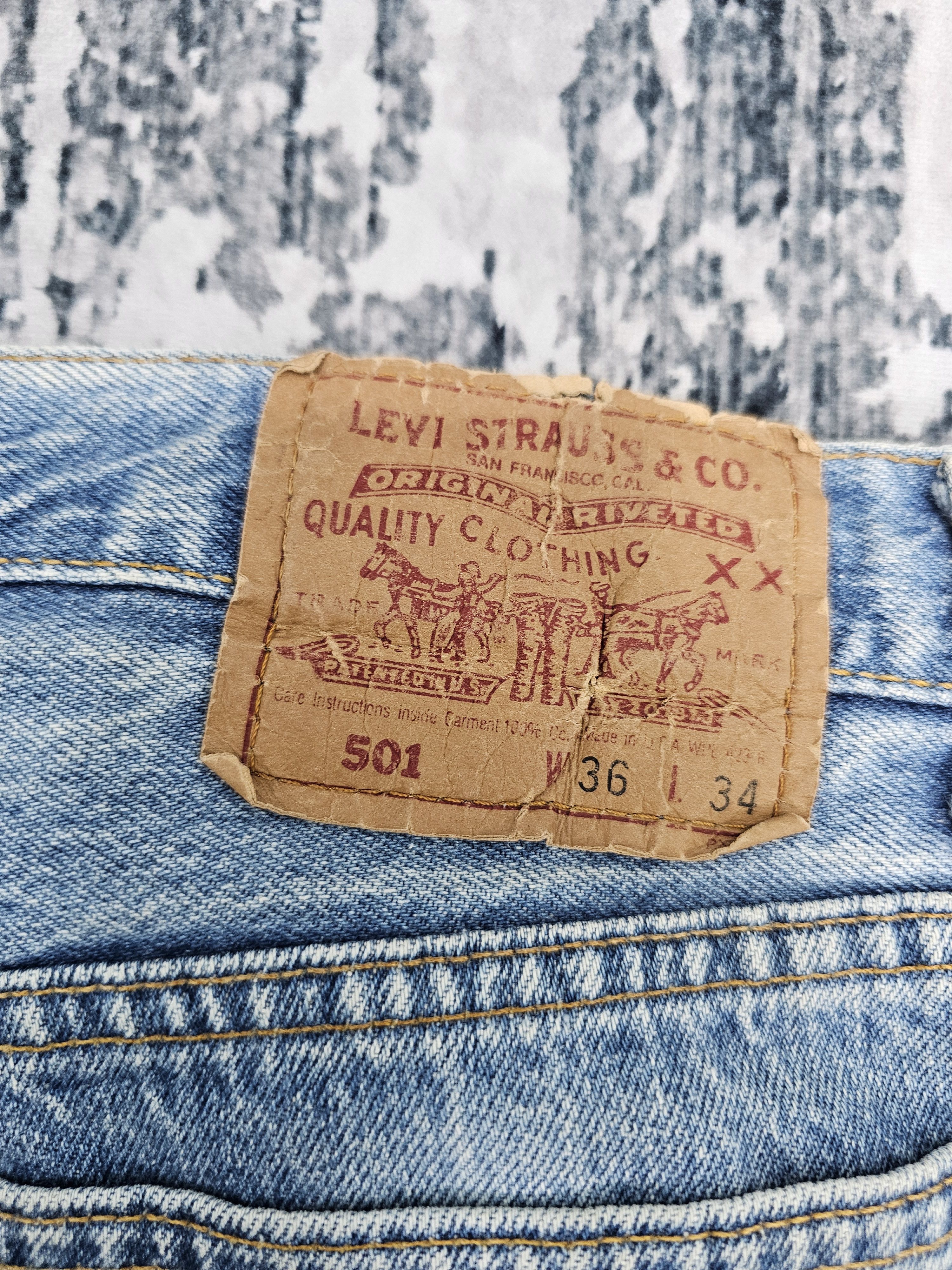 Levi's Vintage Clothing Vtg 90's LEVIS 501 Bleach Faded Blue Jeans Made In USA L0546 Size US 34 / EU 50 - 12 Thumbnail