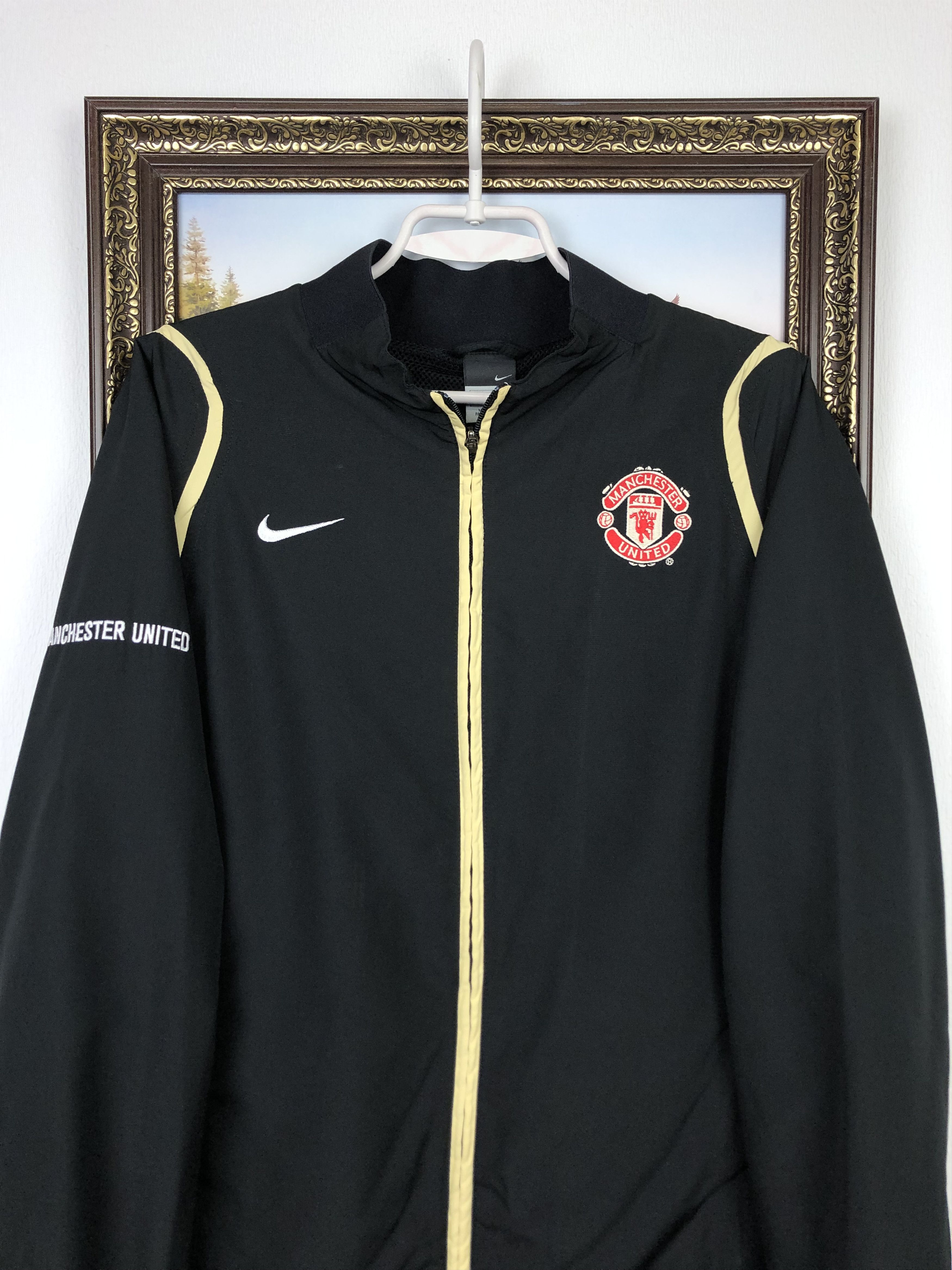Nike Vintage Nike Manchester United Football Jacket Soccer Size US M / EU 48-50 / 2 - 2 Thumbnail
