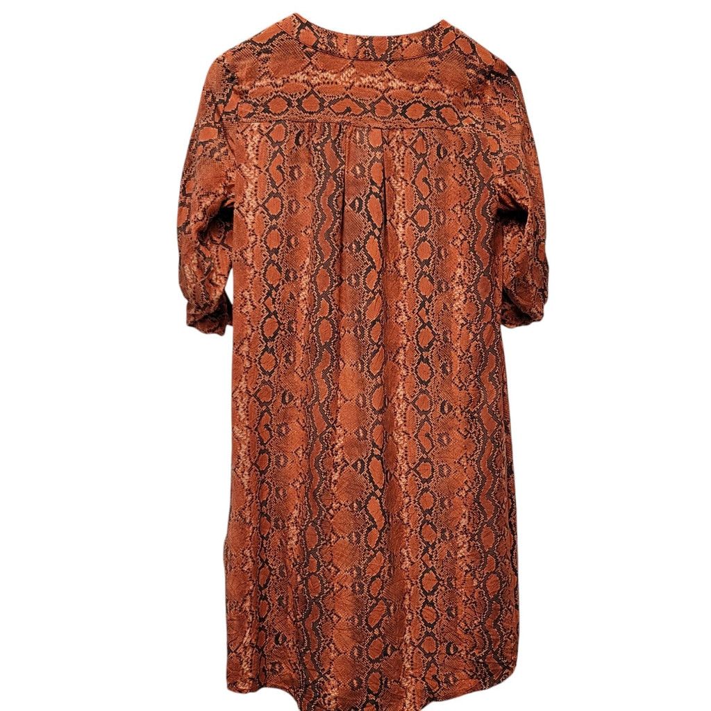 Michael Kors Michael Kors Animal Print V-neck Roll Tab 100% Silk Small. Size XS / US 0-2 / IT 36-38 - 2 Thumbnail