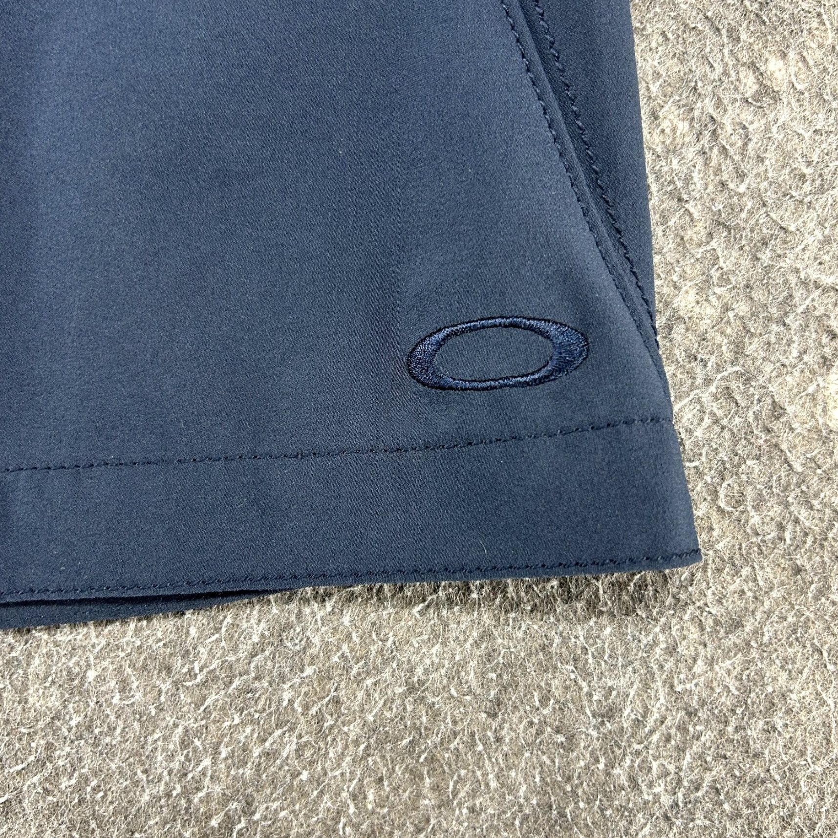 Oakley VINTAGE Oakley Board Shorts Mens 30 Blue Navy Solid Surf Beach Y2K Size US 30 / EU 46 - 3 Thumbnail