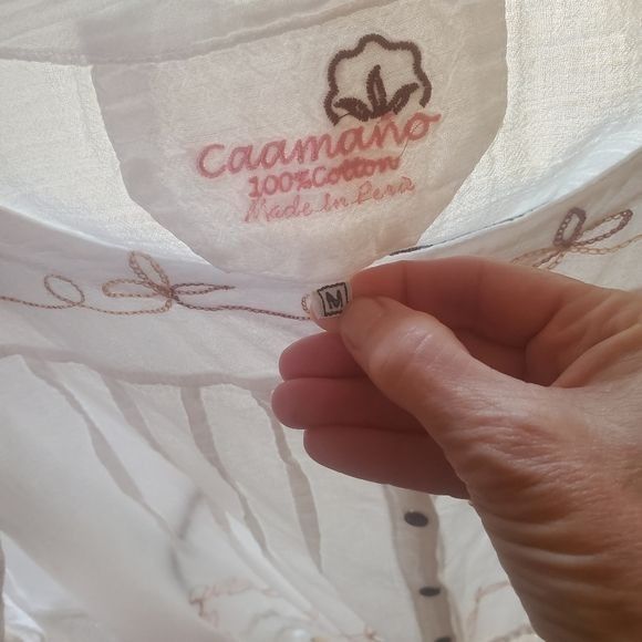 Designer Caamano White Crocheted L Slvs Botton Embroidered Made in Pe Size M / US 6-8 / IT 42-44 - 6 Thumbnail