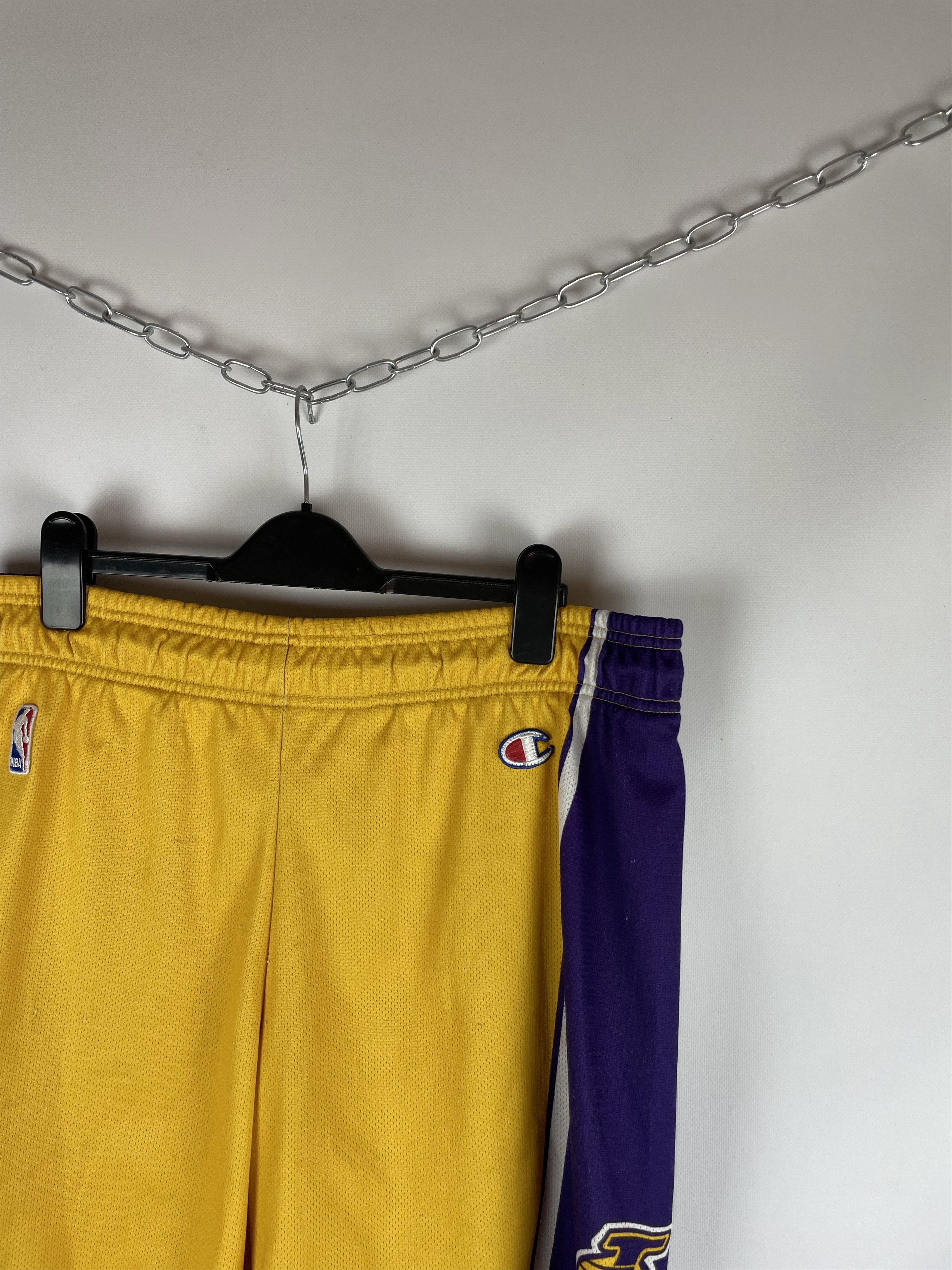 Champion Vintage Champion Lakers Shorts Size US 34 / EU 50 - 3 Thumbnail