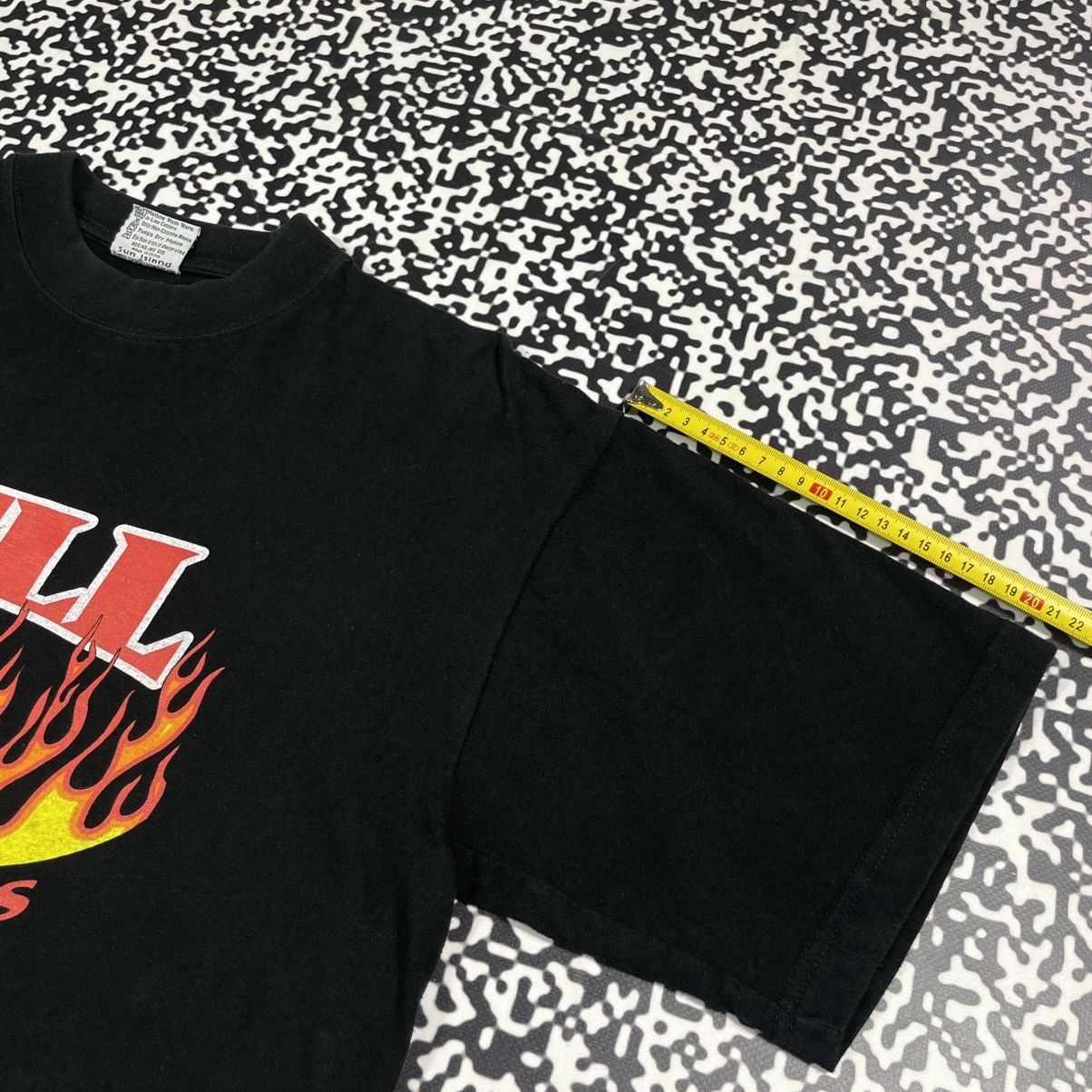 Vintage Vintage 90s Hell Cayman Islands Flame Fire Retro T-shirt Size US M / EU 48-50 / 2 - 10 Thumbnail