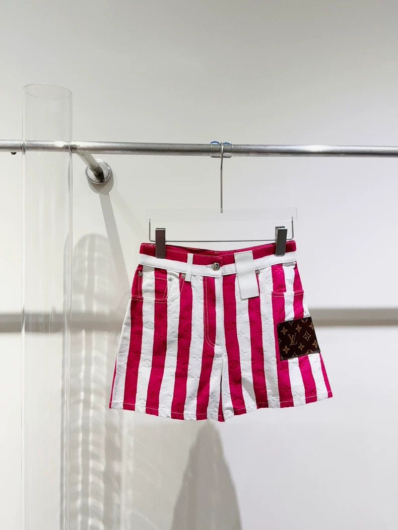 Louis Vuitton Louis Vuitton 23 Spring and Summer shorts 2503-Nextarrow Size US 34 / EU 50 - 1 Thumbnail