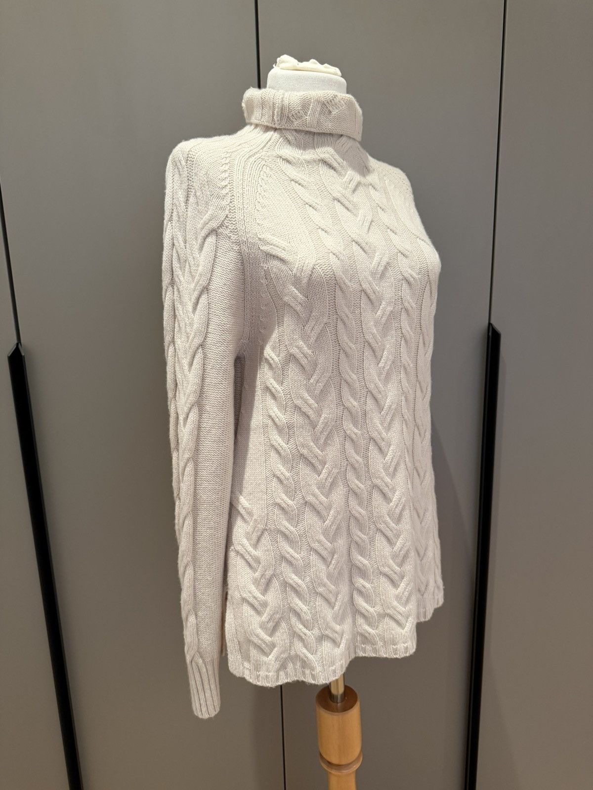 Max Mara Cashmere and wool sweater, Max Mara Size M / US 6-8 / IT 42-44 - 4 Thumbnail